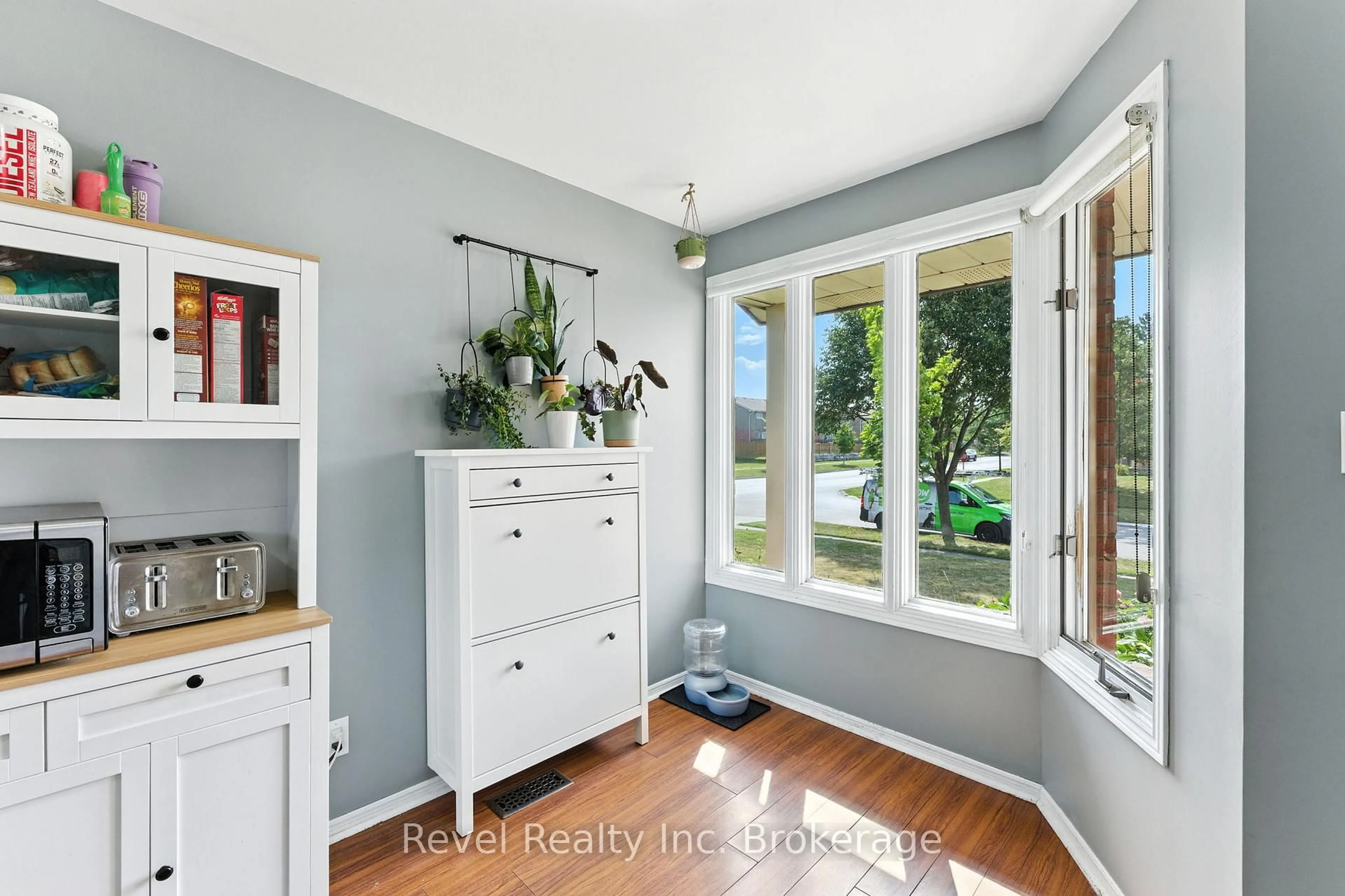 Indoor entryway for 1 Conestoga Rd, Woodstock Ontario N4T 1H7