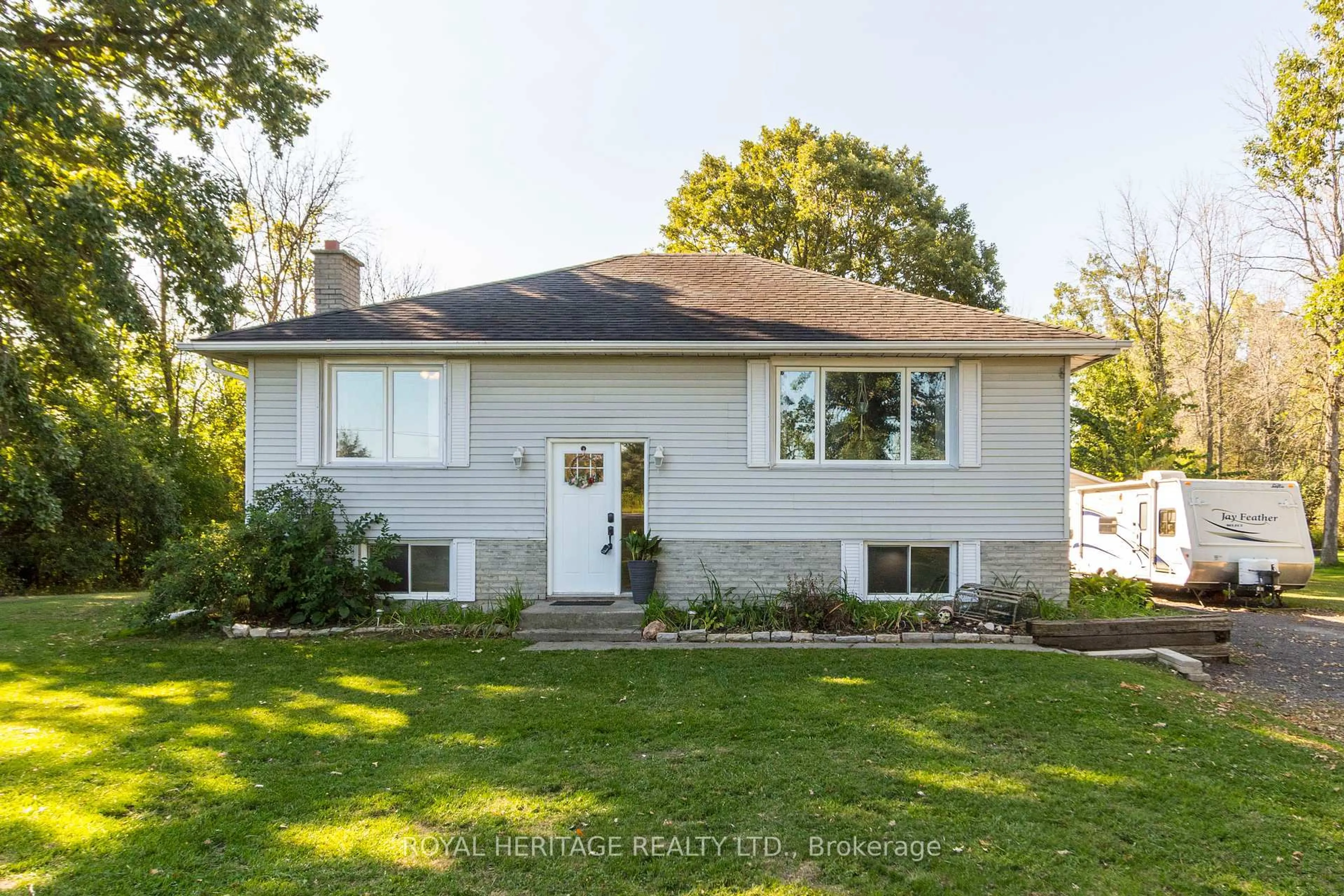 Home with vinyl exterior material, street for 444 Lazier Rd, Shannonville Ontario K0K 3A0