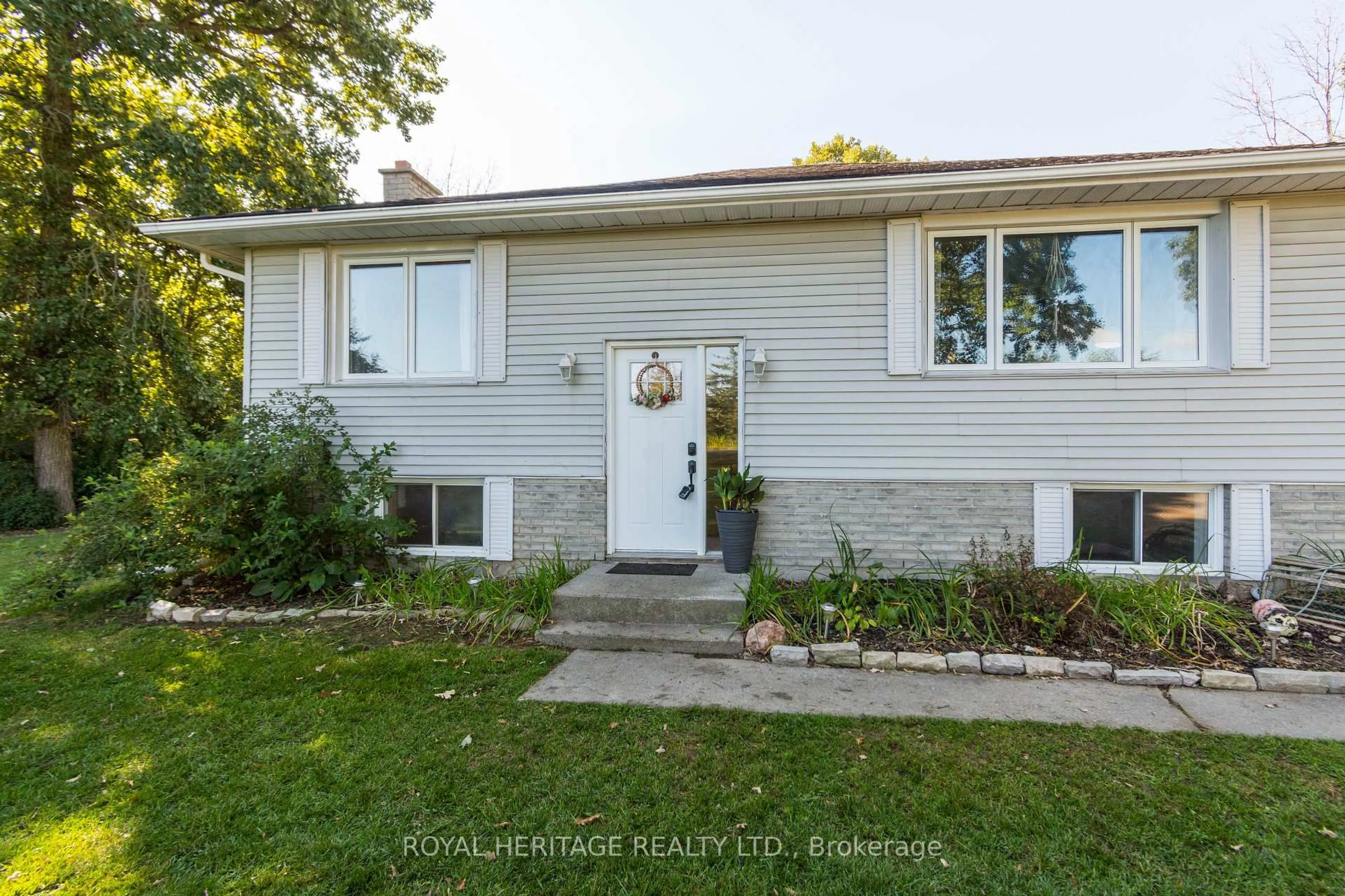 Home with vinyl exterior material, street for 444 Lazier Rd, Shannonville Ontario K0K 3A0