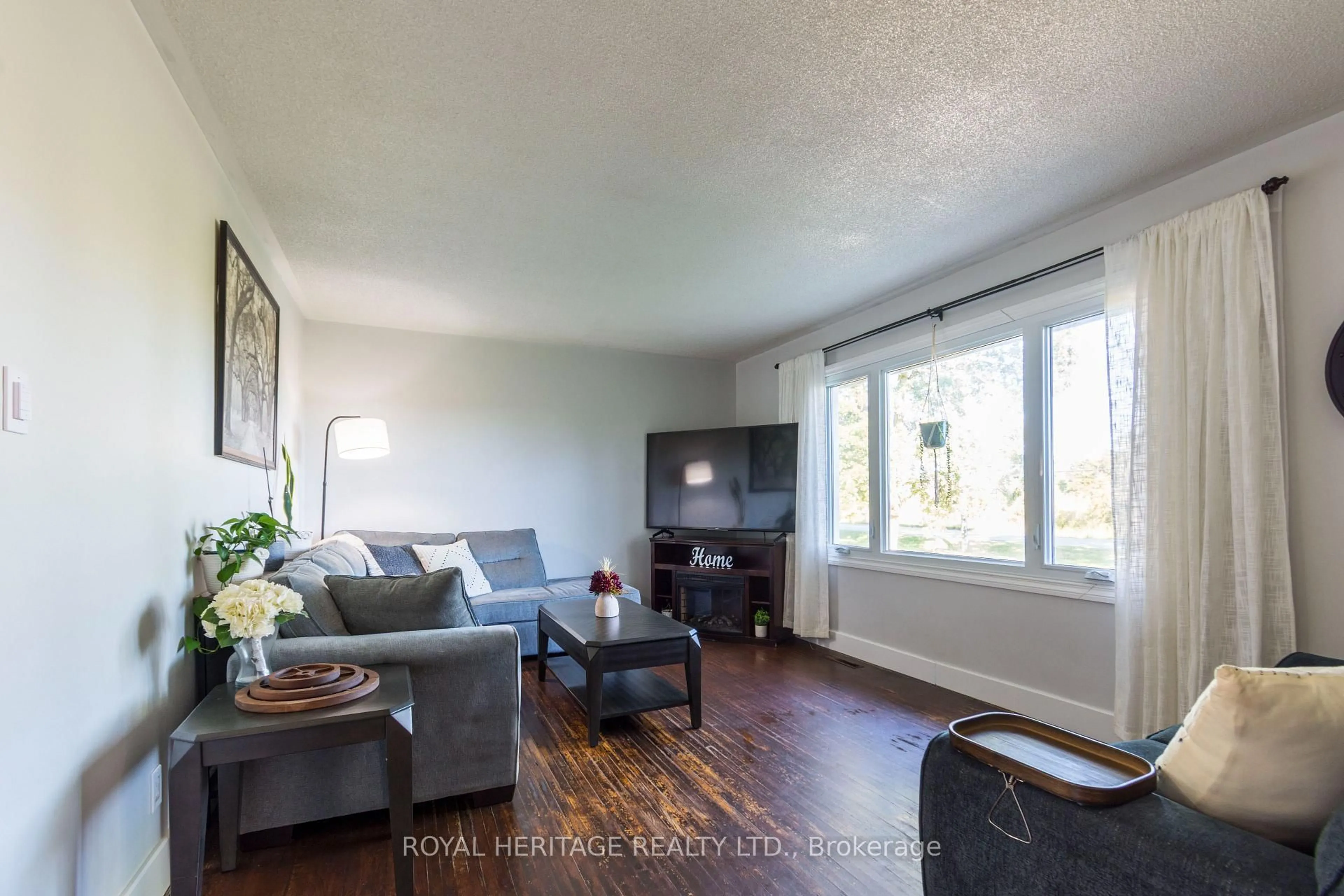 Living room with furniture, wood/laminate floor for 444 Lazier Rd, Shannonville Ontario K0K 3A0