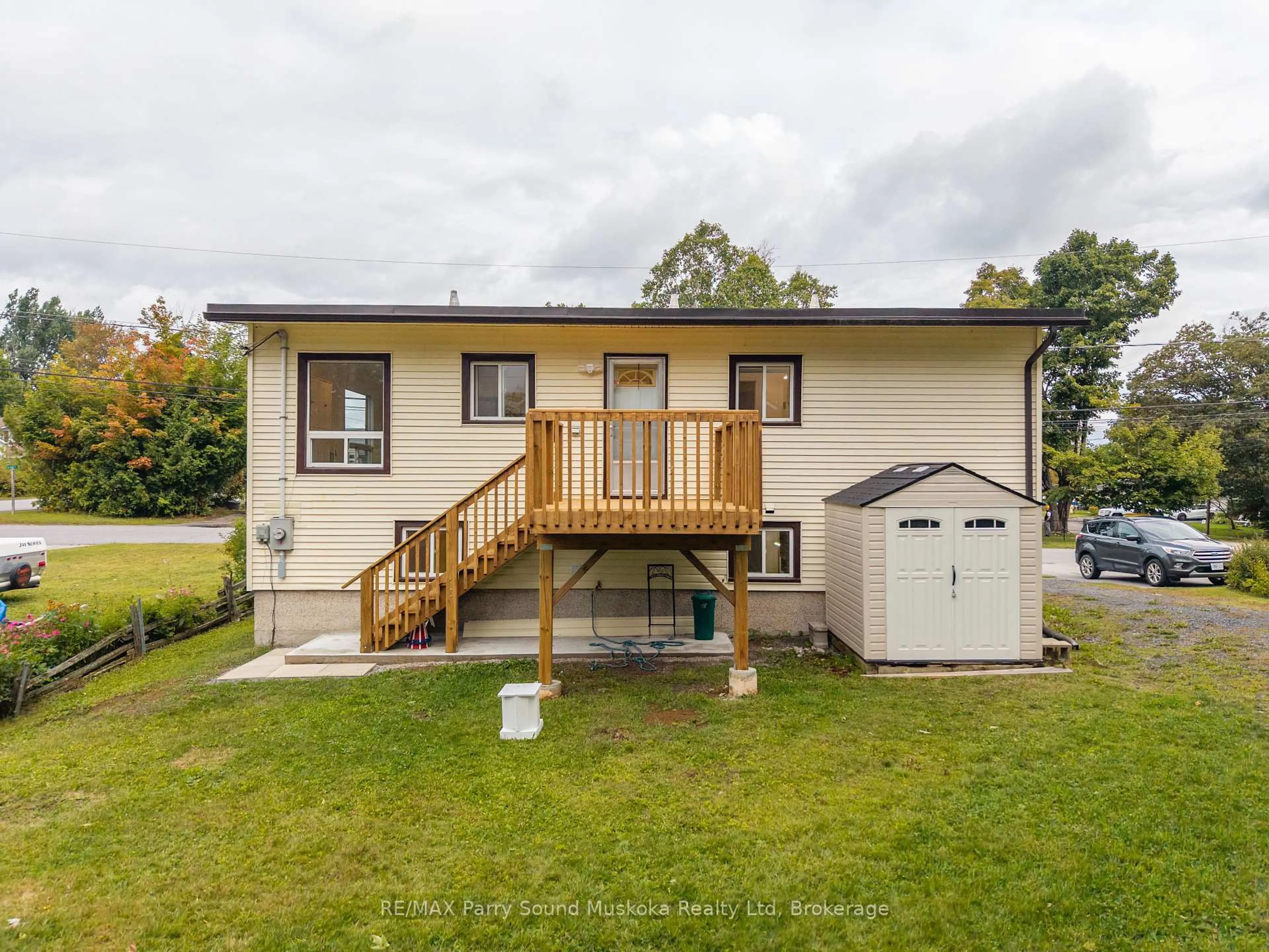 A pic from outside/outdoor area/front of a property/back of a property/a pic from drone, building for 11 Laird Dr, Parry Sound Ontario P2A 1P7