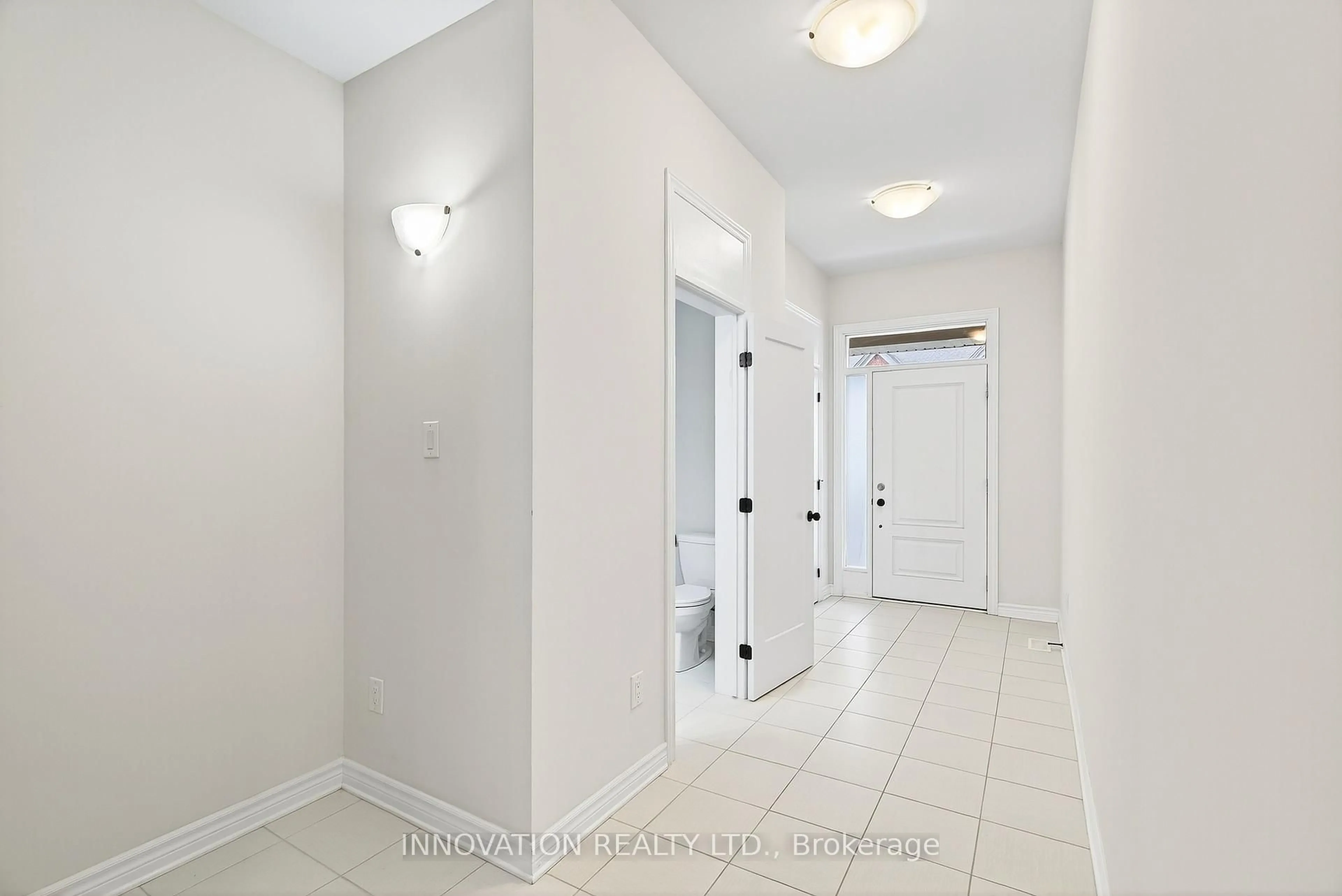 Indoor entryway for 105 Nepeta Cres, Ottawa Ontario K1T 0S4