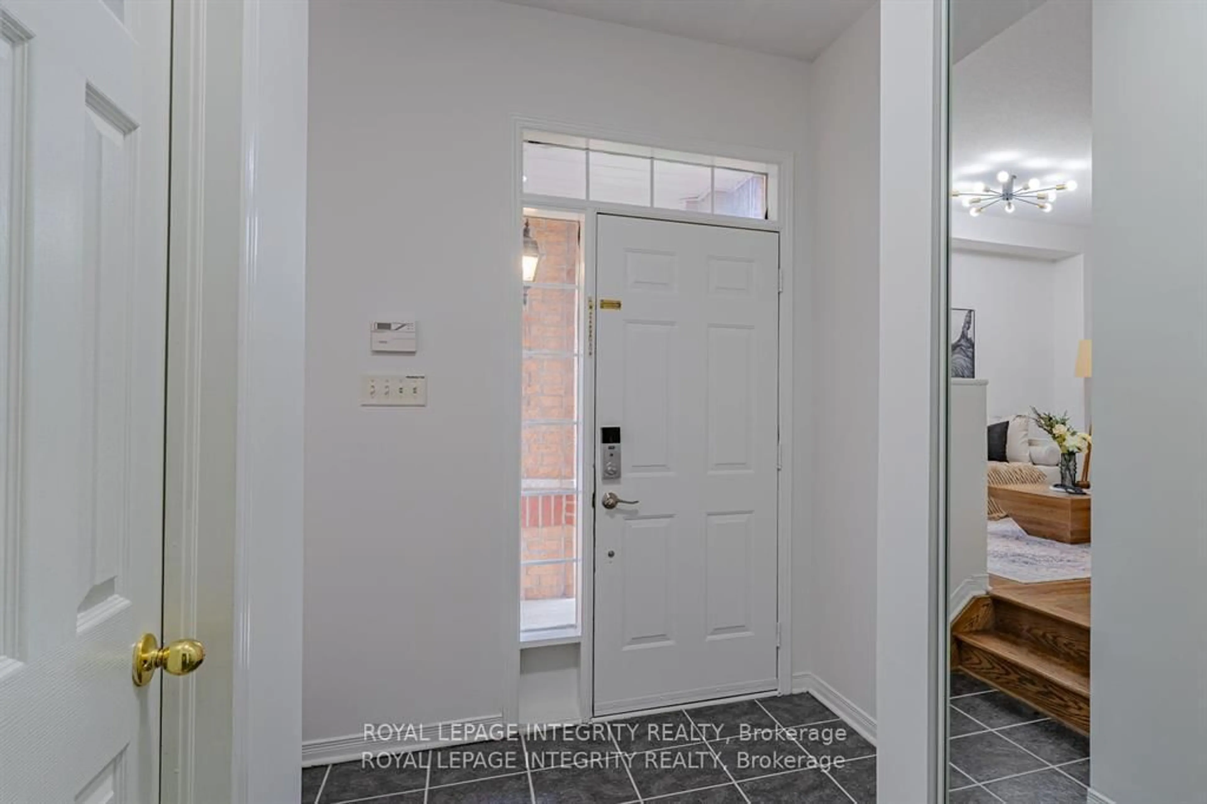 Indoor entryway for 178 Insmill Cres, Kanata Ontario K2T 1G3