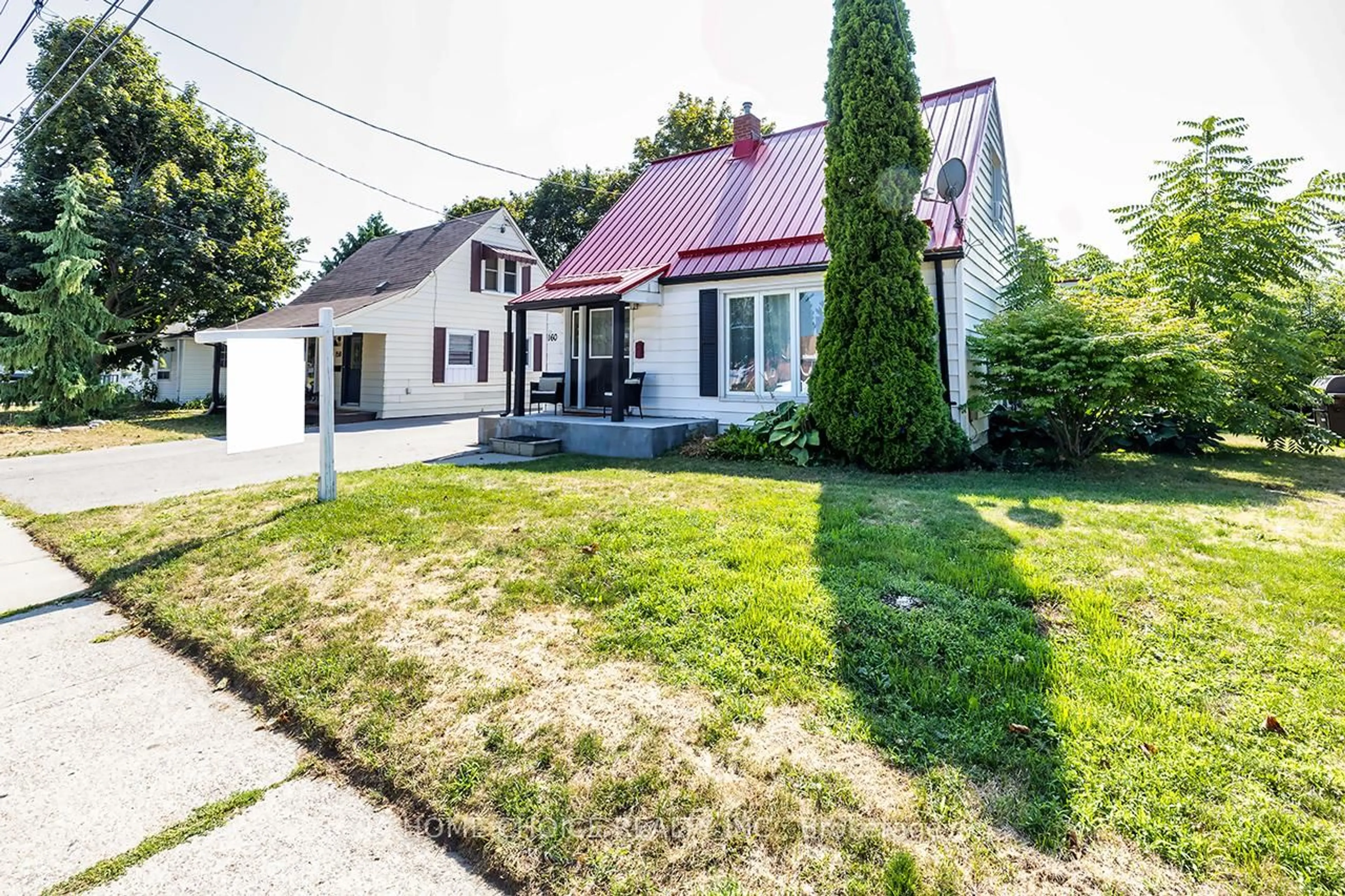 A pic from outside/outdoor area/front of a property/back of a property/a pic from drone, street for 160 Victoria St, Port Hope Ontario L1A 3N1