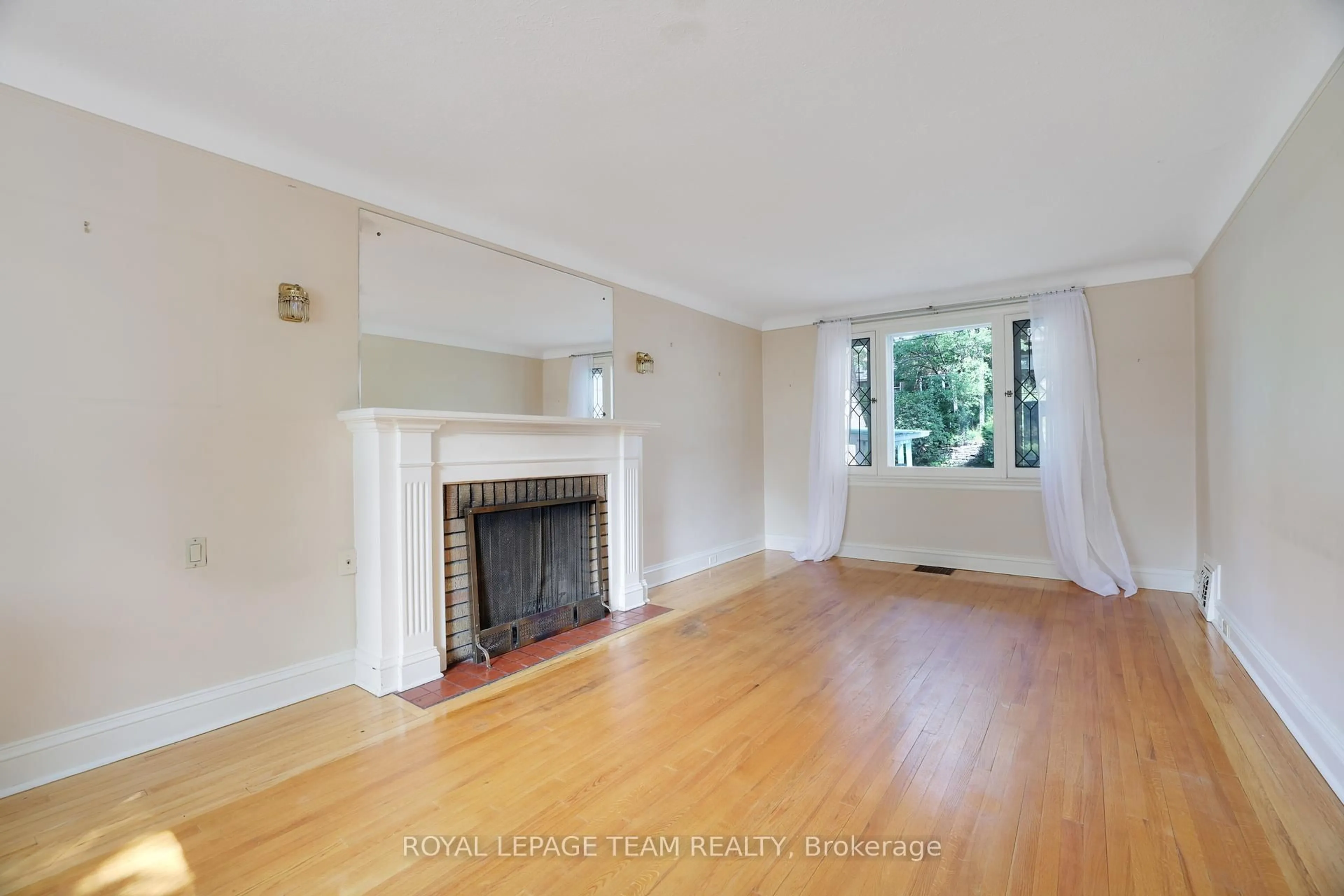 A pic of a room for 17 KIPPEWA Dr, Ottawa Ontario K1S 3G3