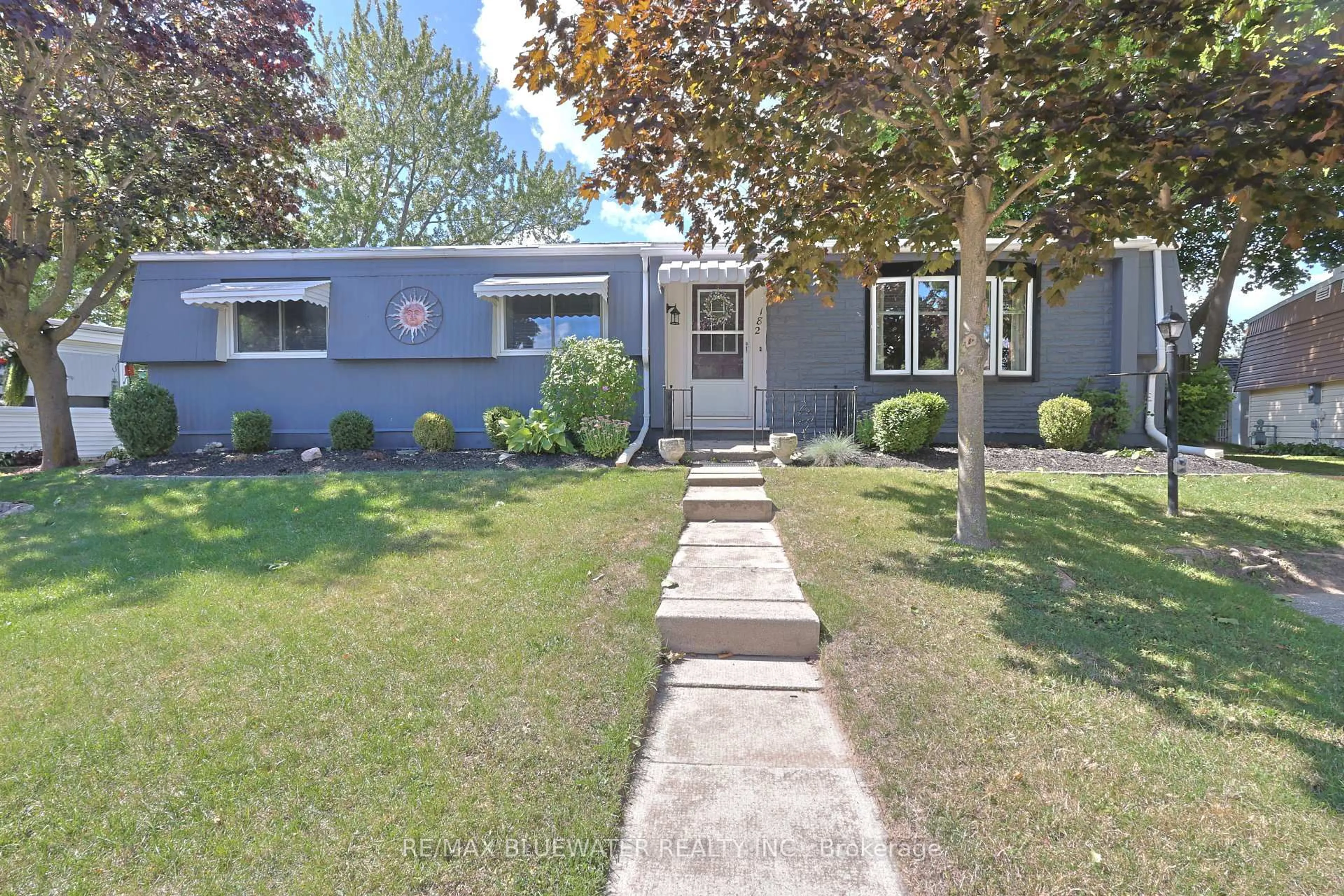 Home with vinyl exterior material, street for 182 Pebble Beach Pkwy, South Huron Ontario N0M 1T0