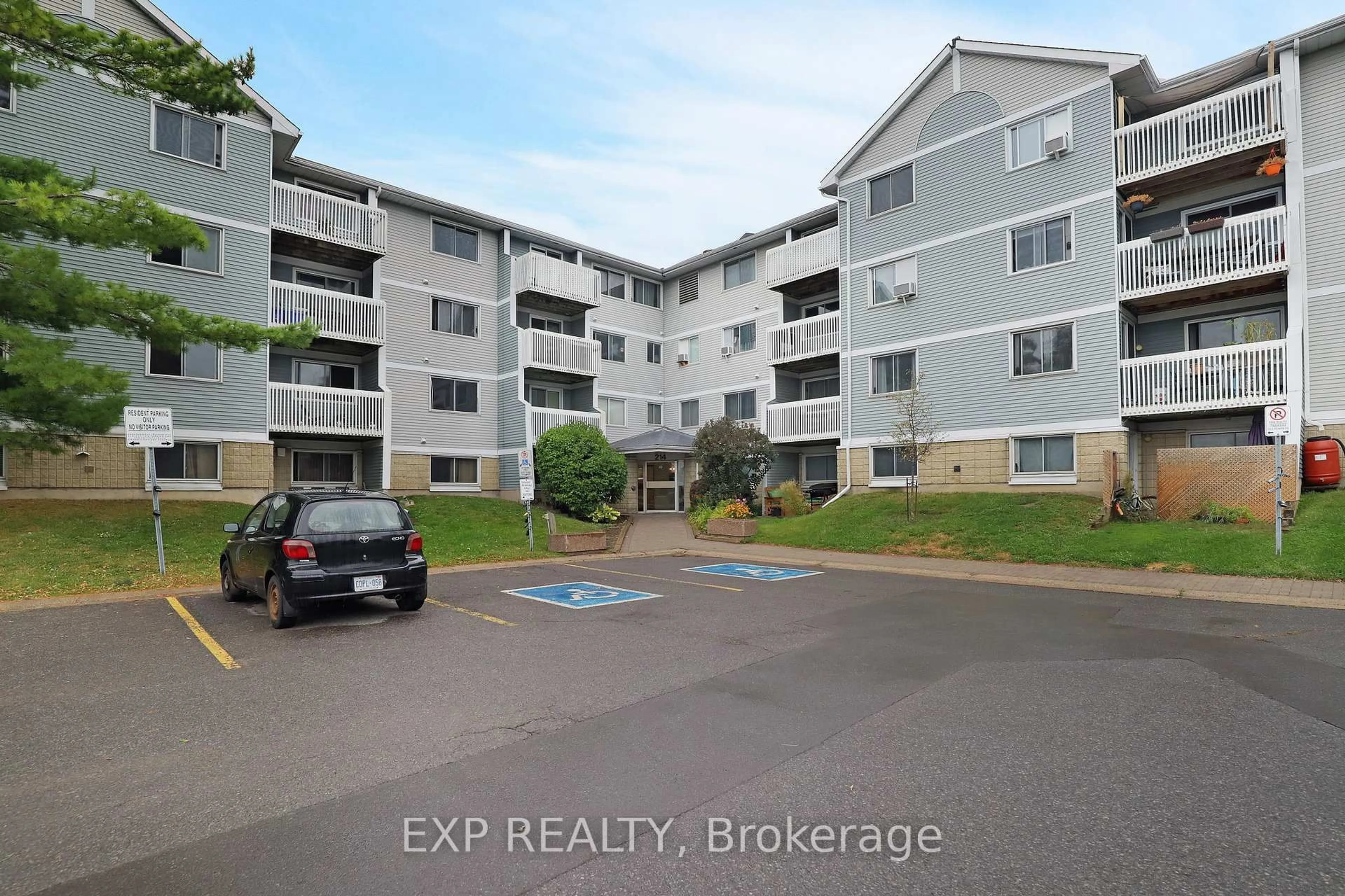 A pic from outside/outdoor area/front of a property/back of a property/a pic from drone, unknown for 214 Viewmount Dr #212, Ottawa Ontario K2E 7X3