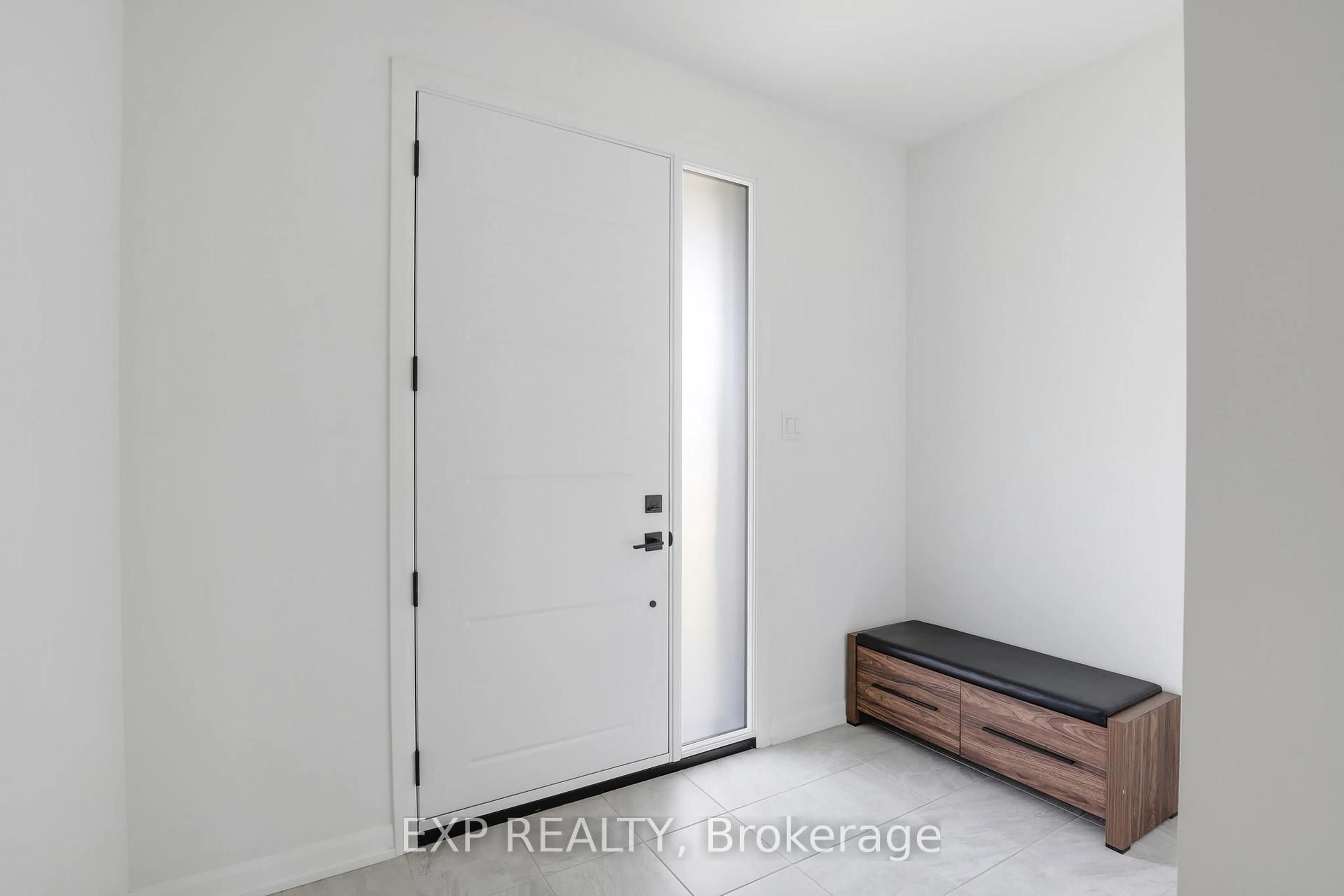 Indoor entryway for 418 Sterling Ave, Clarence-Rockland Ontario K4K 0M5