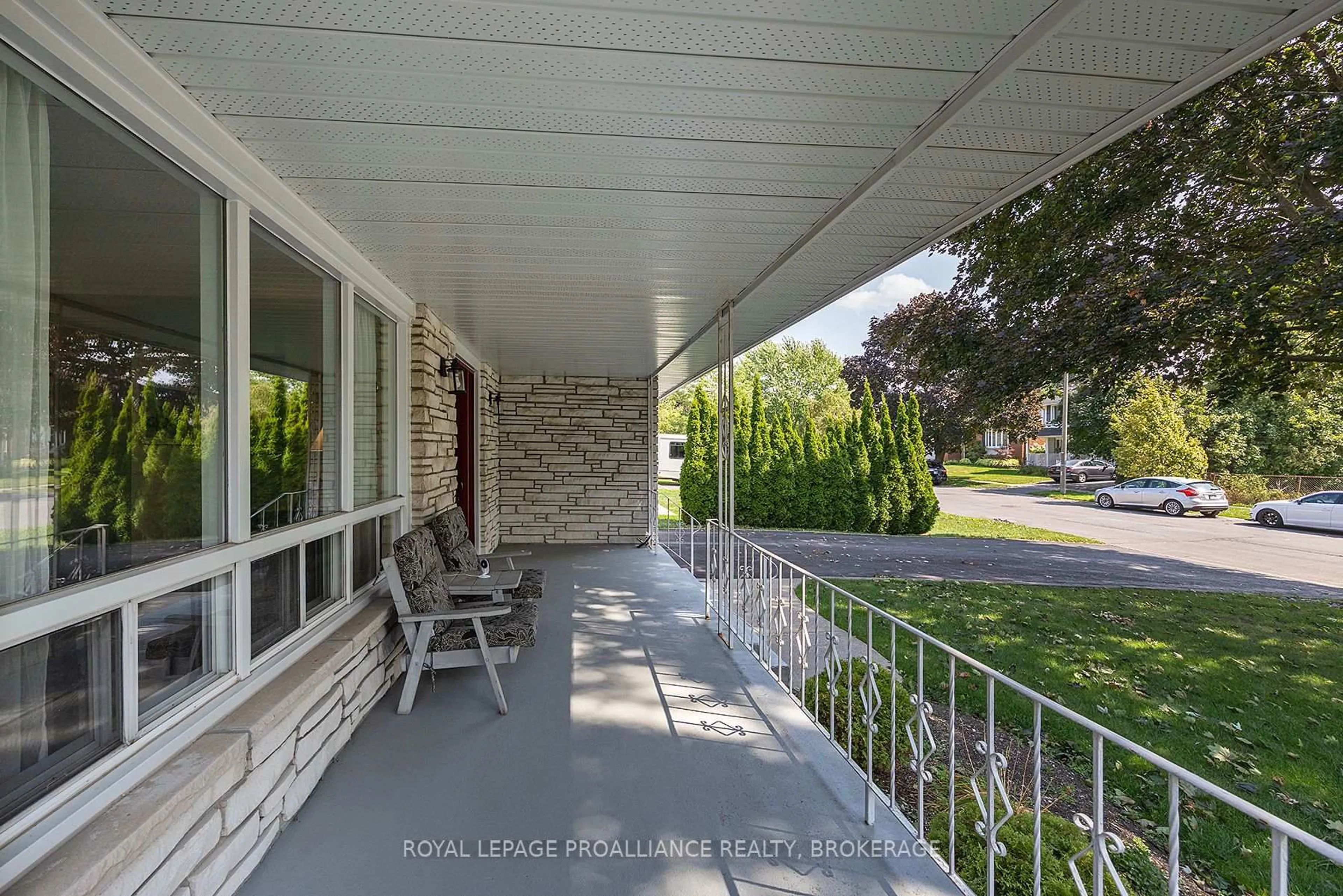Patio, street for 117 Seaforth Rd, Kingston Ontario K7M 1E1