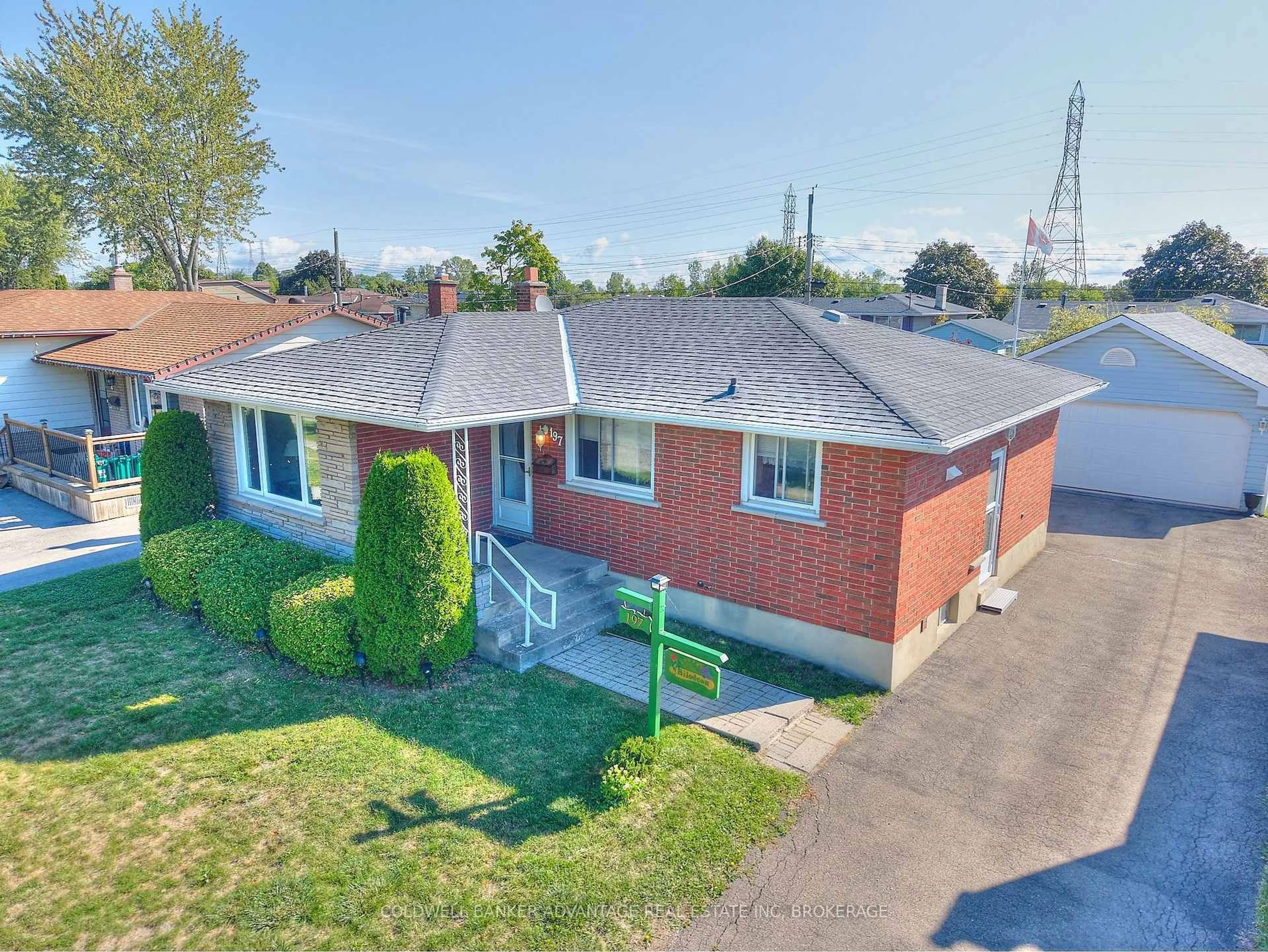A pic from outside/outdoor area/front of a property/back of a property/a pic from drone, street for 197 Hildred St, Welland Ontario L3B 1M9