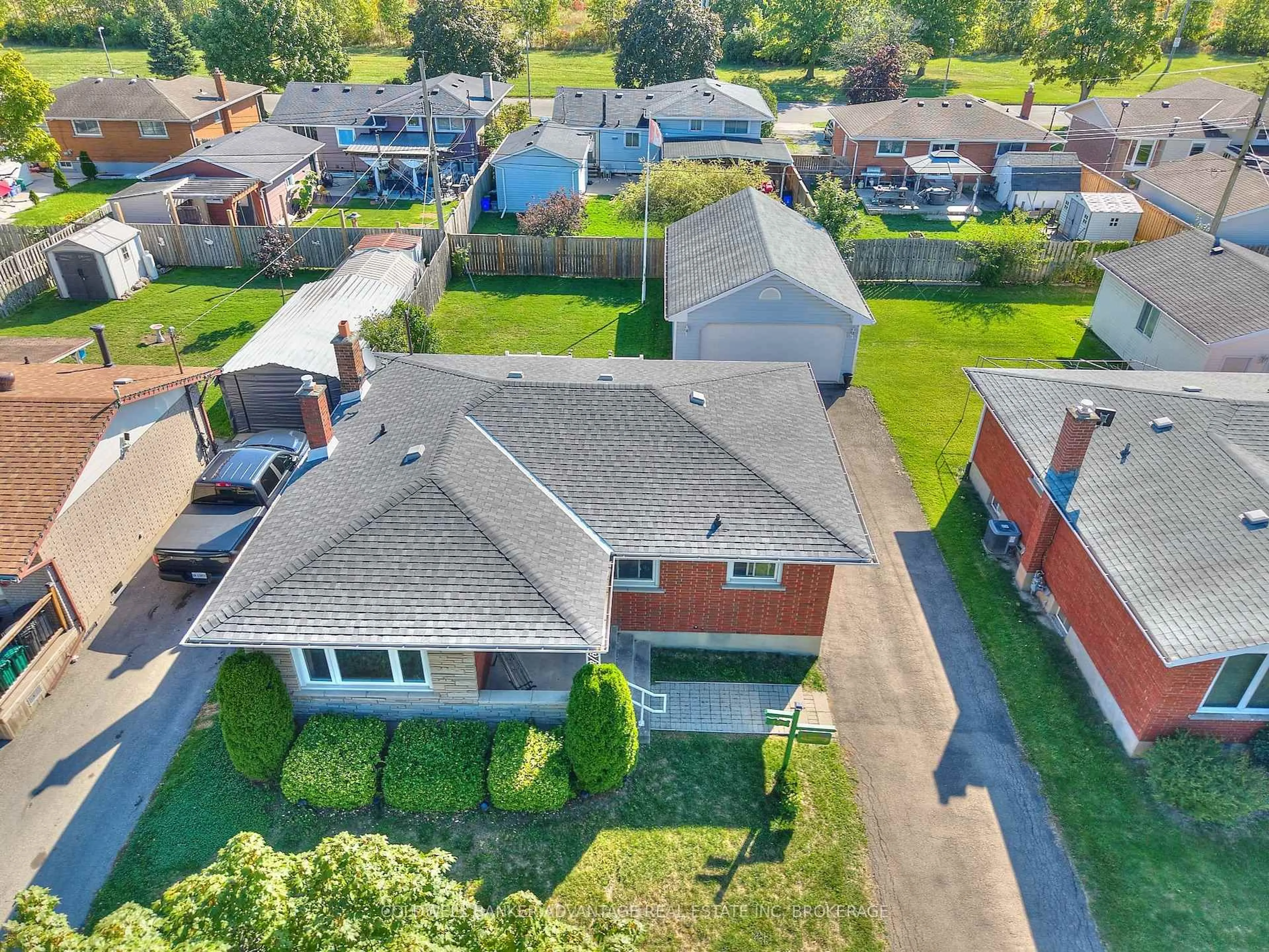 A pic from outside/outdoor area/front of a property/back of a property/a pic from drone, street for 197 Hildred St, Welland Ontario L3B 1M9