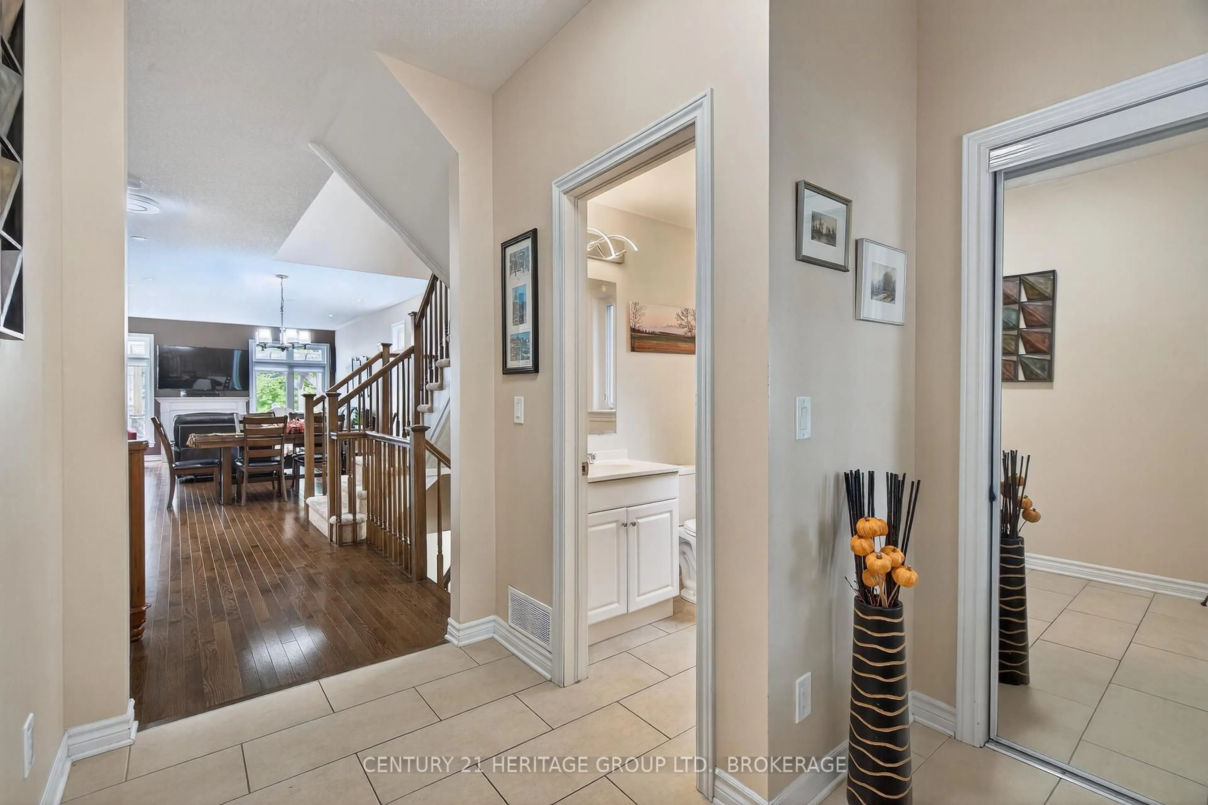 Indoor entryway for 1208 Iris Dr, Kingston Ontario K7P 0H6