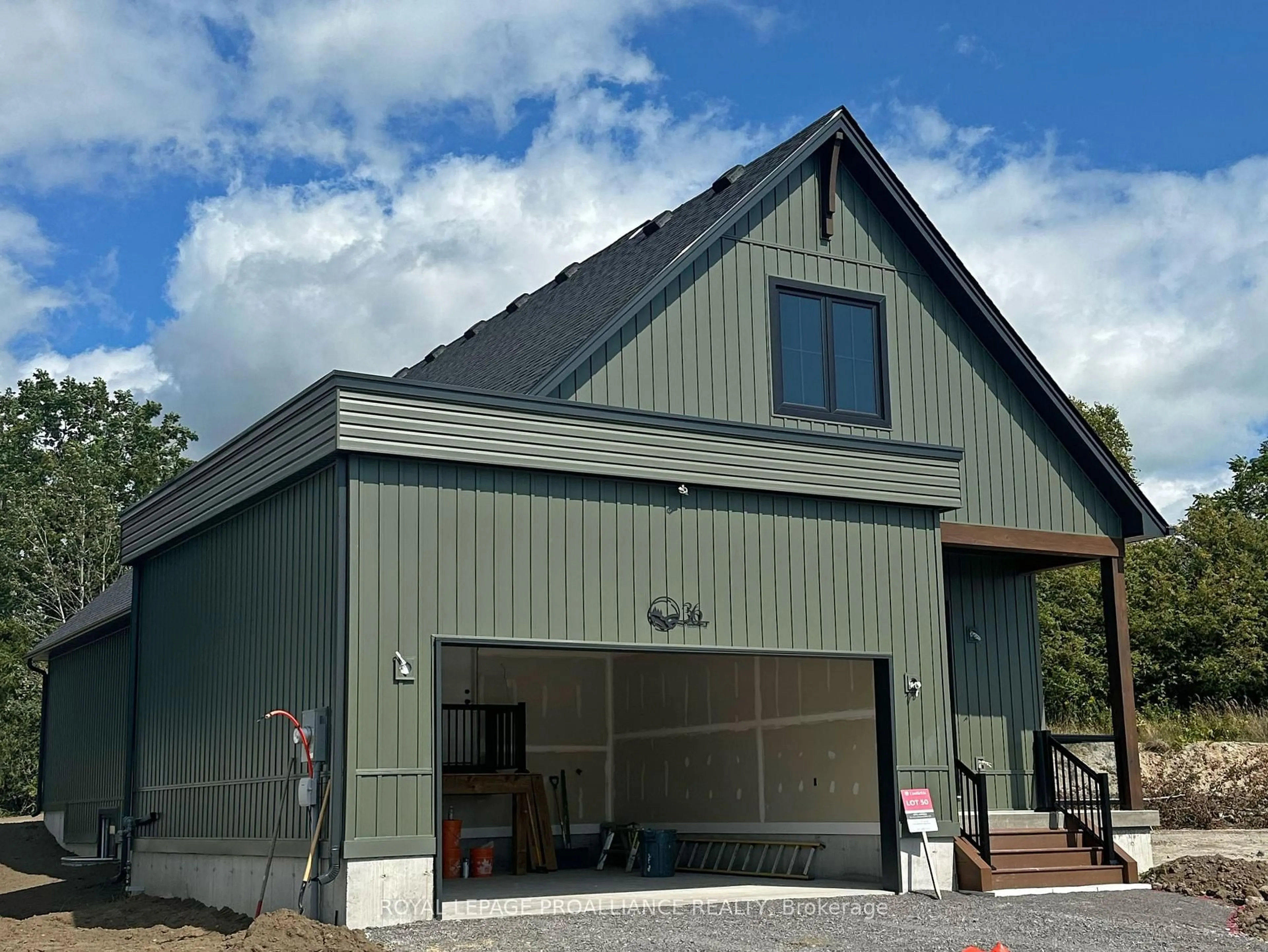 Indoor garage for 36 Hollingsworth St, Cramahe Ontario K0K 1S0