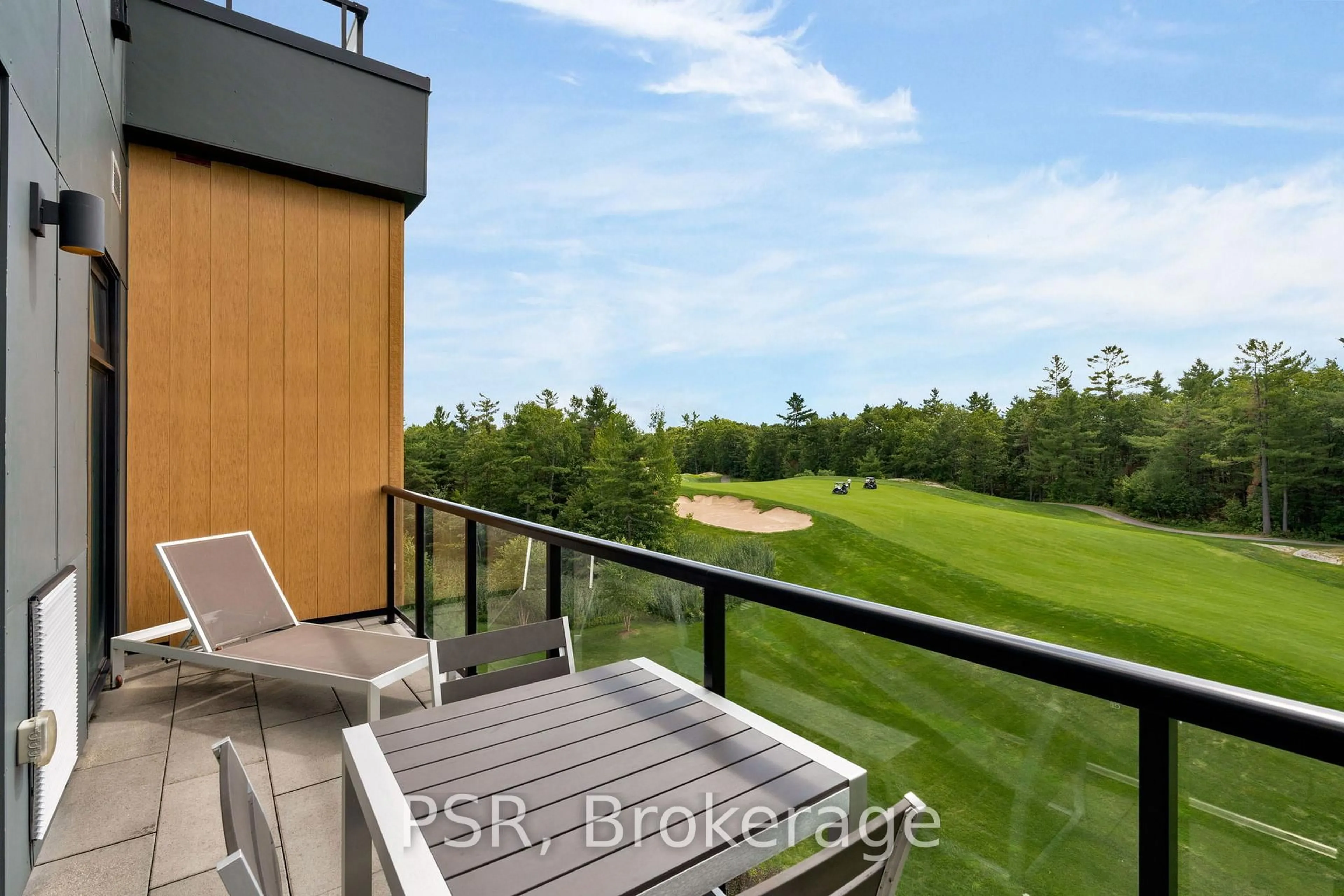 Balcony in the apartment, water/lake/river/ocean view for 120 Carrick Tr #405, Gravenhurst Ontario P1P 0A2