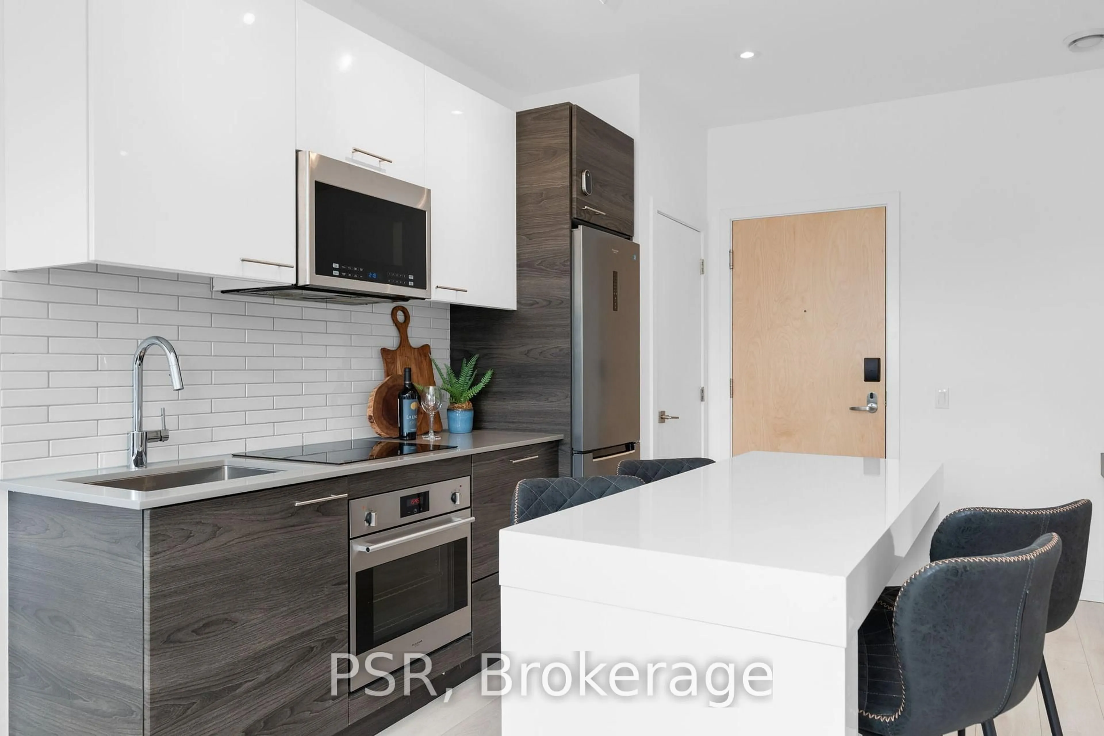 Contemporary kitchen, unknown for 120 Carrick Tr #405, Gravenhurst Ontario P1P 0A2