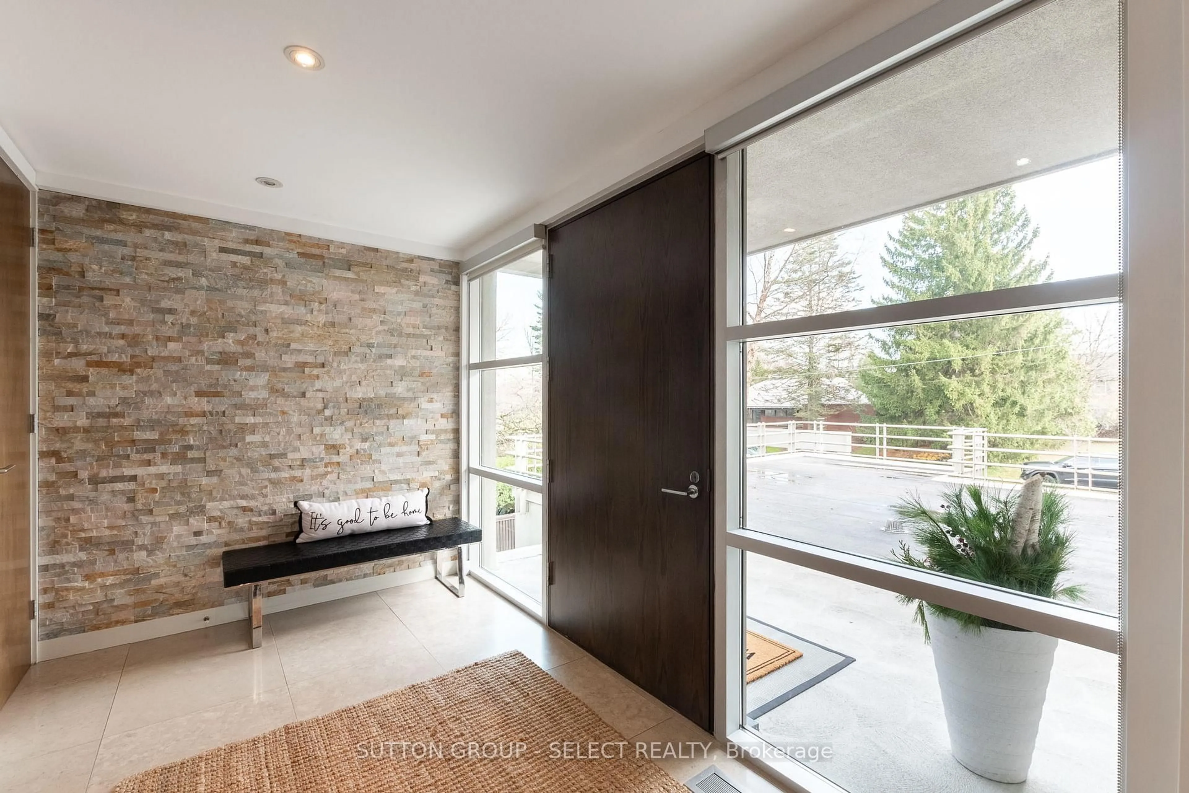 Indoor entryway for 1455 Corley Dr, London North Ontario N6G 2K5