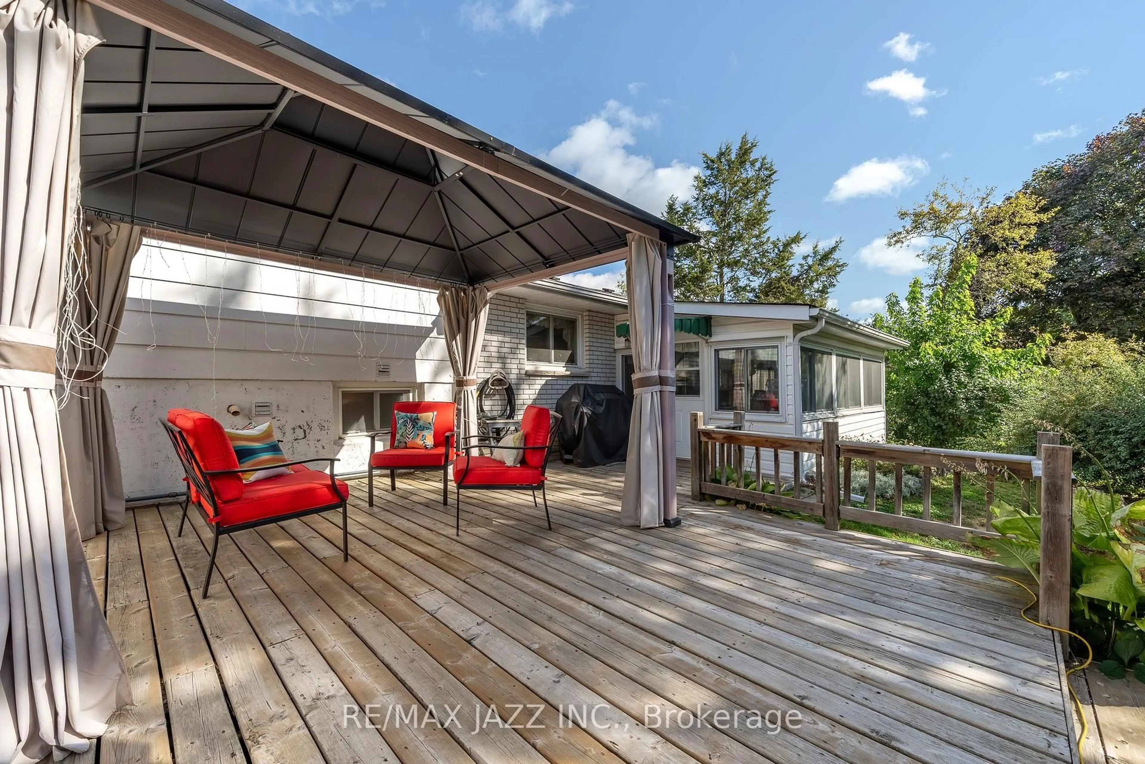 Patio, street for 31 Edgeview Dr, Quinte West Ontario K8V 3G2