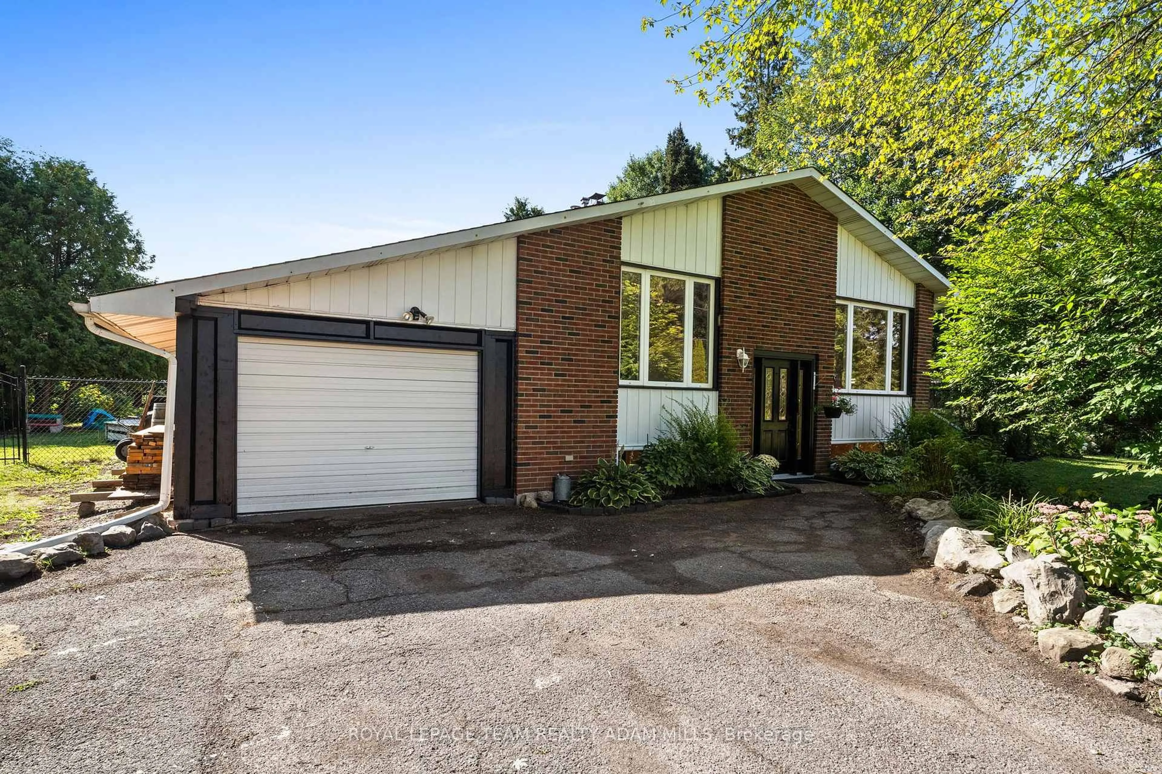 Home with brick exterior material, street for 1095 Boucher Cres, Manotick Ontario K4M 1B3