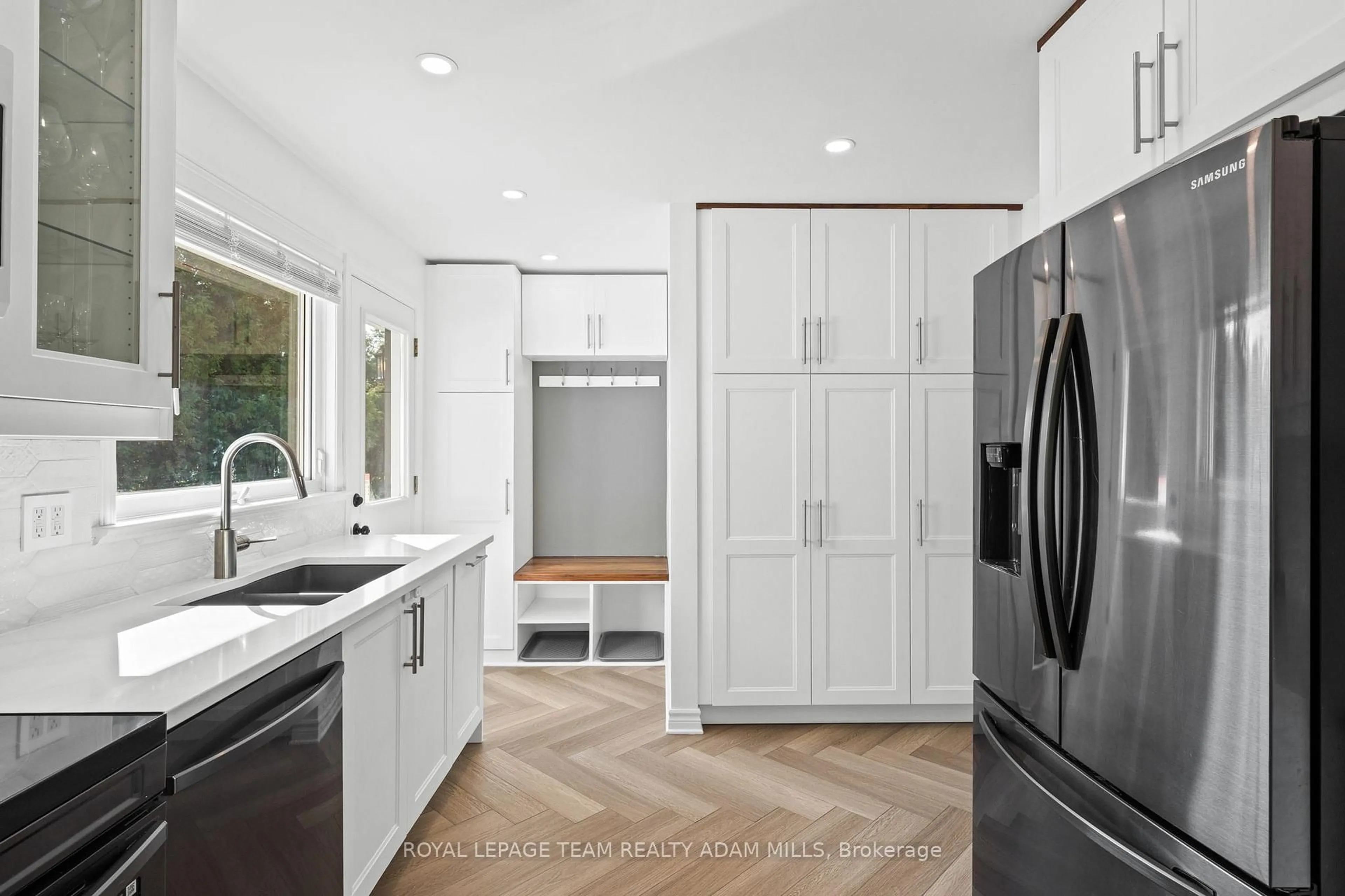 Contemporary kitchen, ceramic/tile floor for 1095 Boucher Cres, Manotick Ontario K4M 1B3