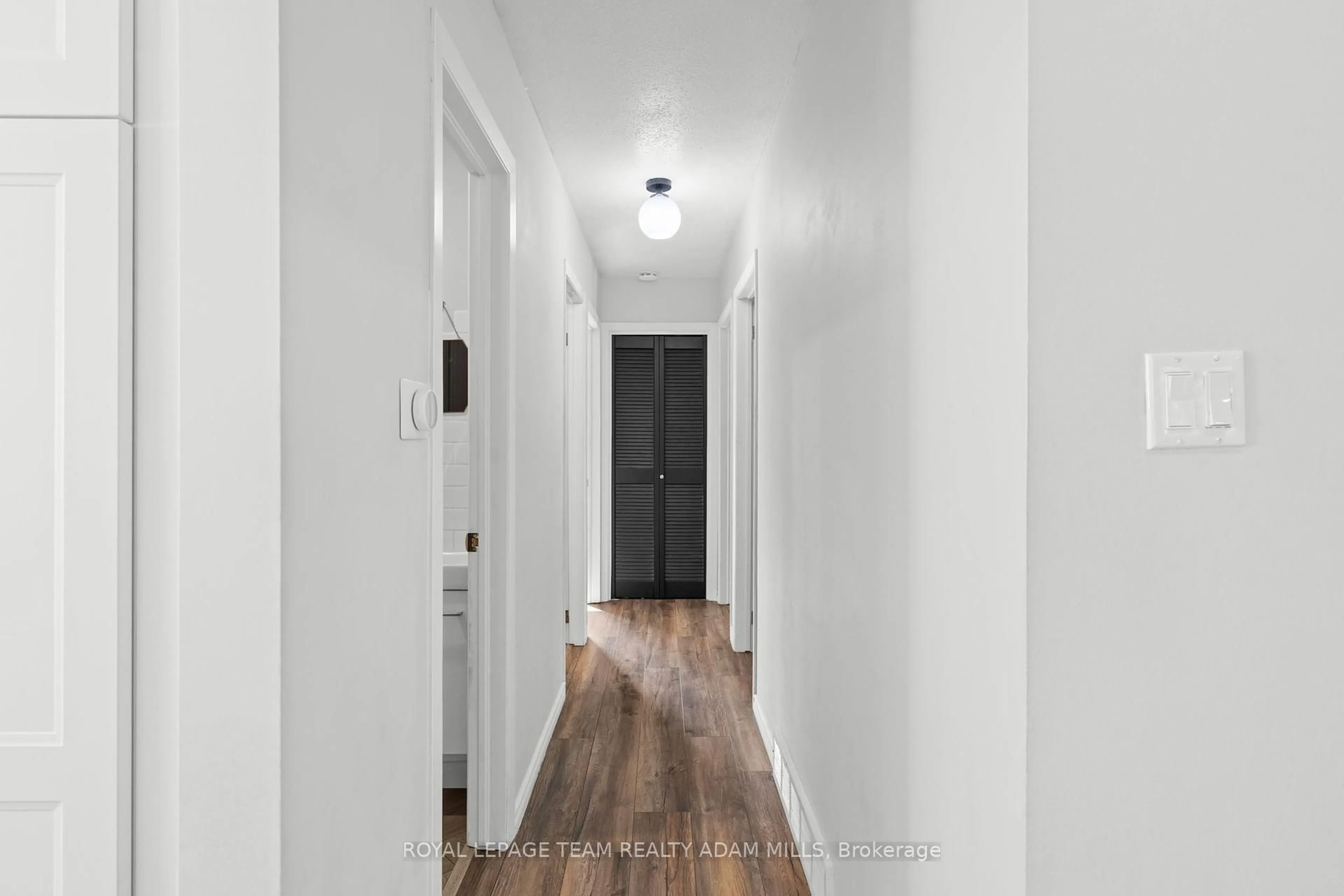 Indoor entryway for 1095 Boucher Cres, Manotick Ontario K4M 1B3