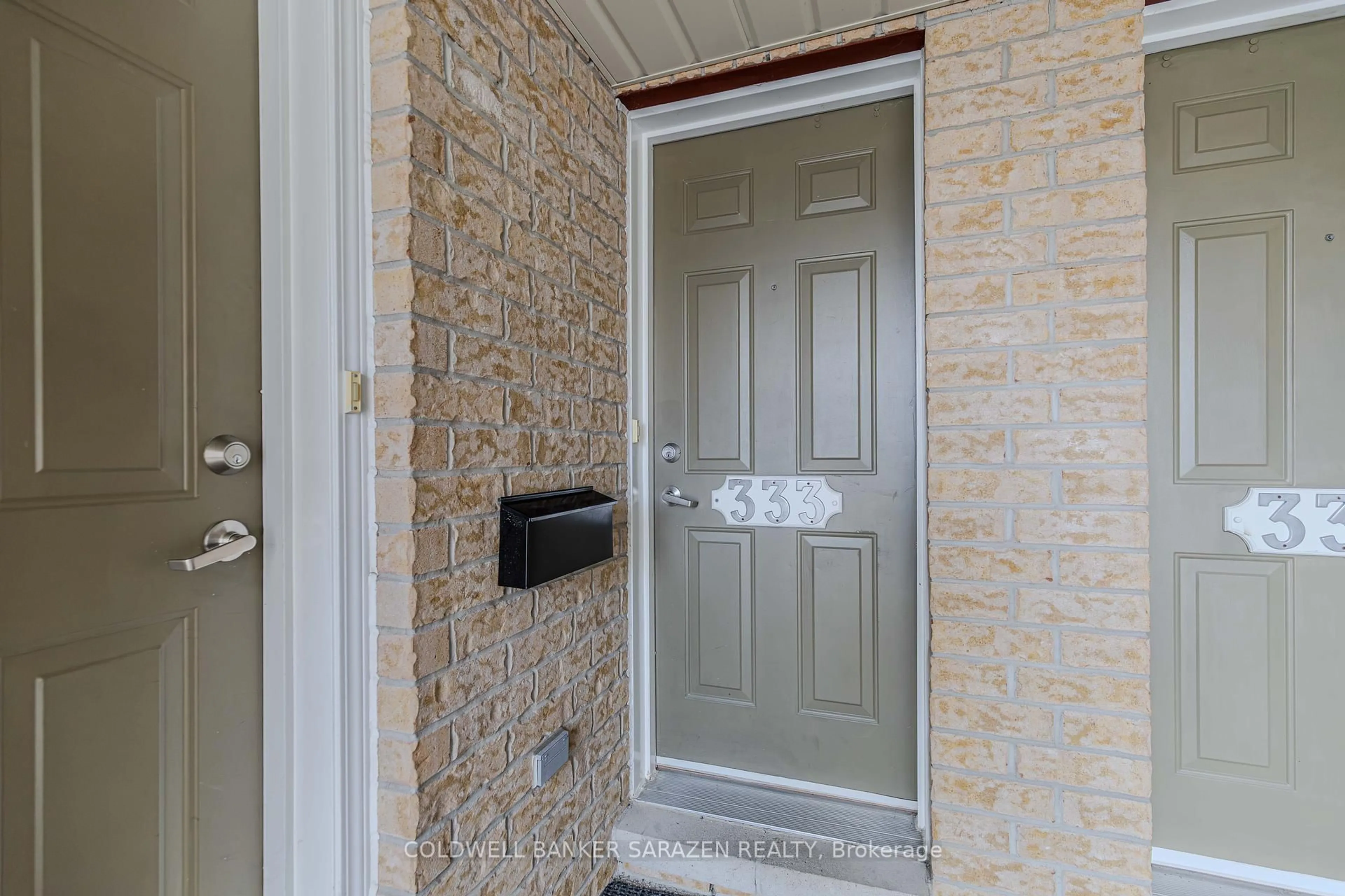 Indoor entryway for 333 Paseo Private, Ottawa Ontario K2G 3N1