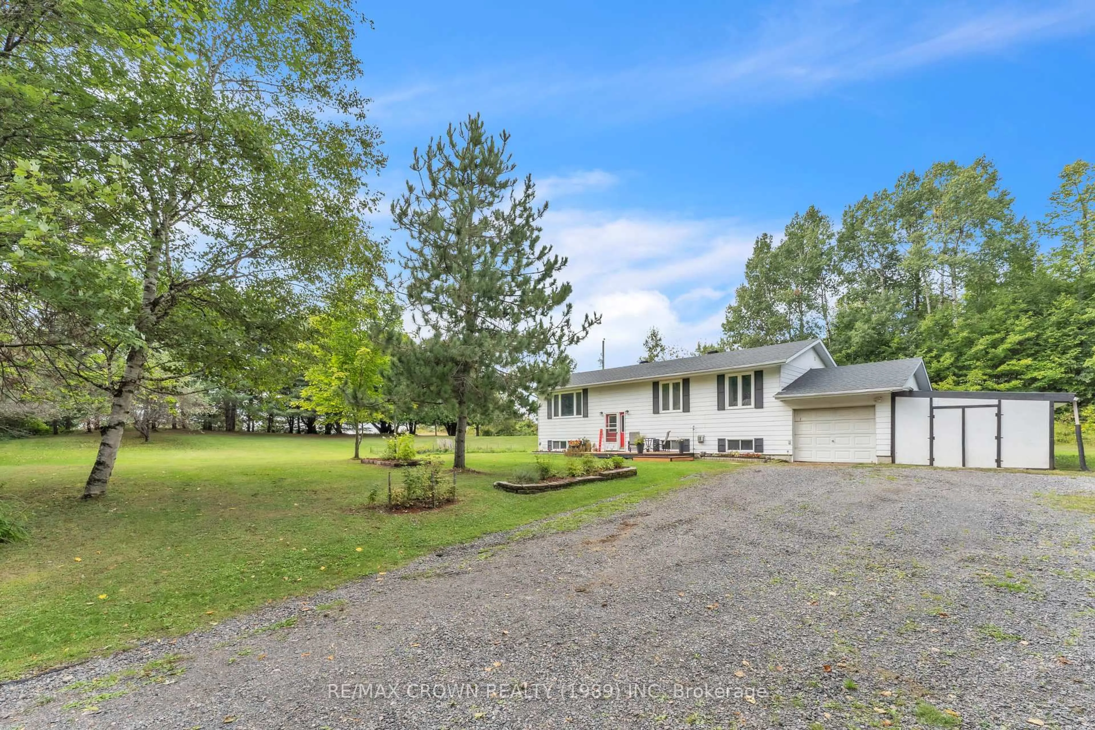 A pic from outside/outdoor area/front of a property/back of a property/a pic from drone, unknown for 29 Talon Lake Rd, Bonfield Ontario P0H 2E0