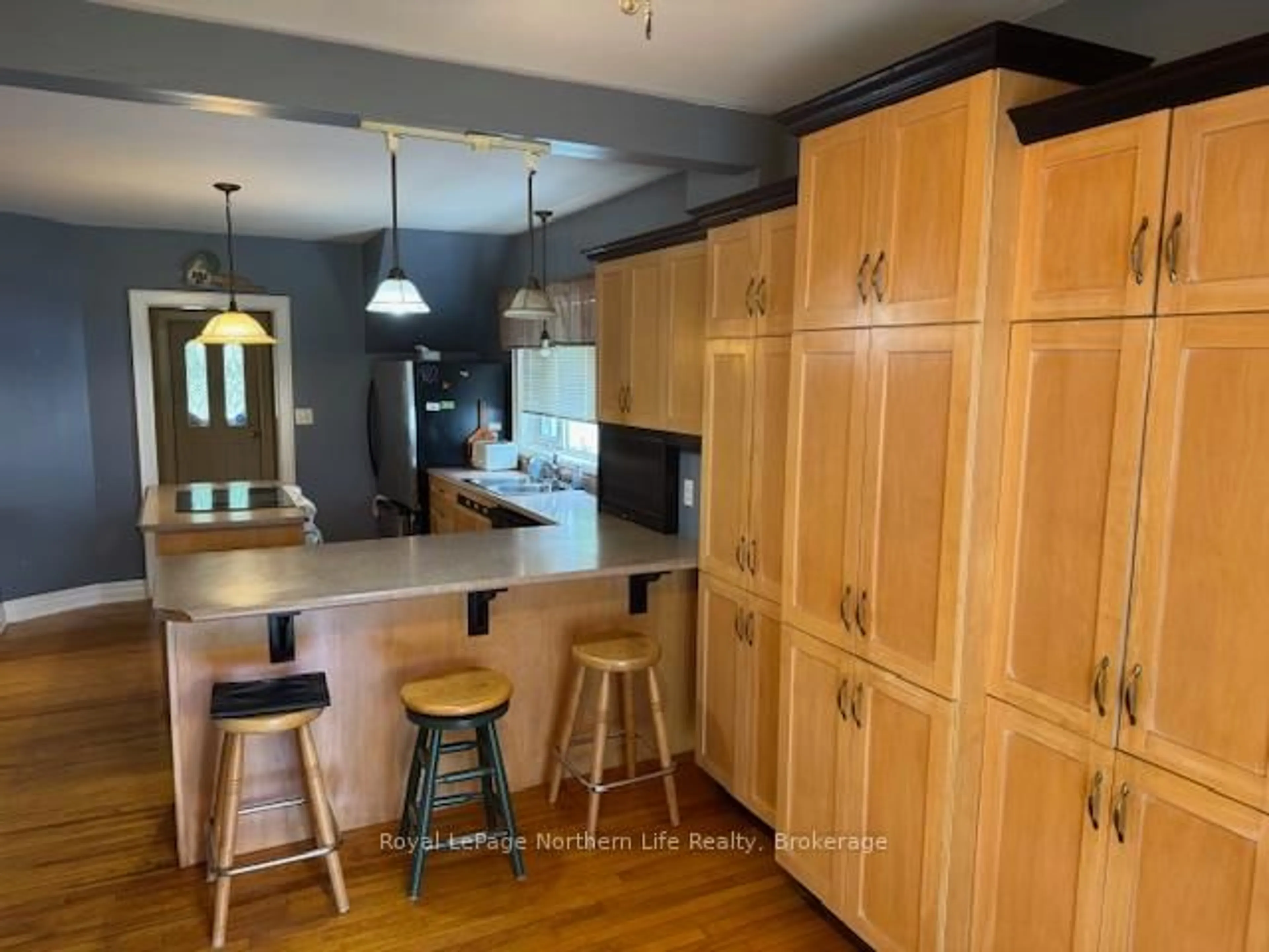 Open concept kitchen, wood/laminate floor for 272 Dovercourt Rd, West Nipissing Ontario P2B 3J2