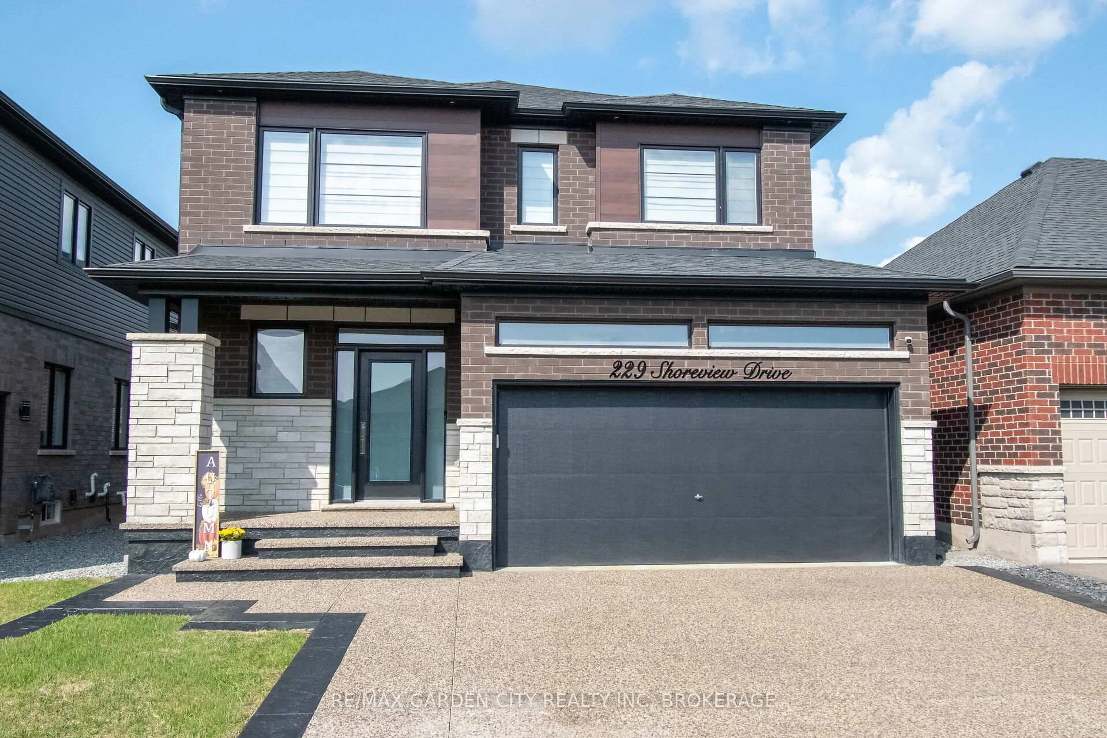 Home with brick exterior material, street for 229 Shoreview Dr, Welland Ontario L3B 0H3