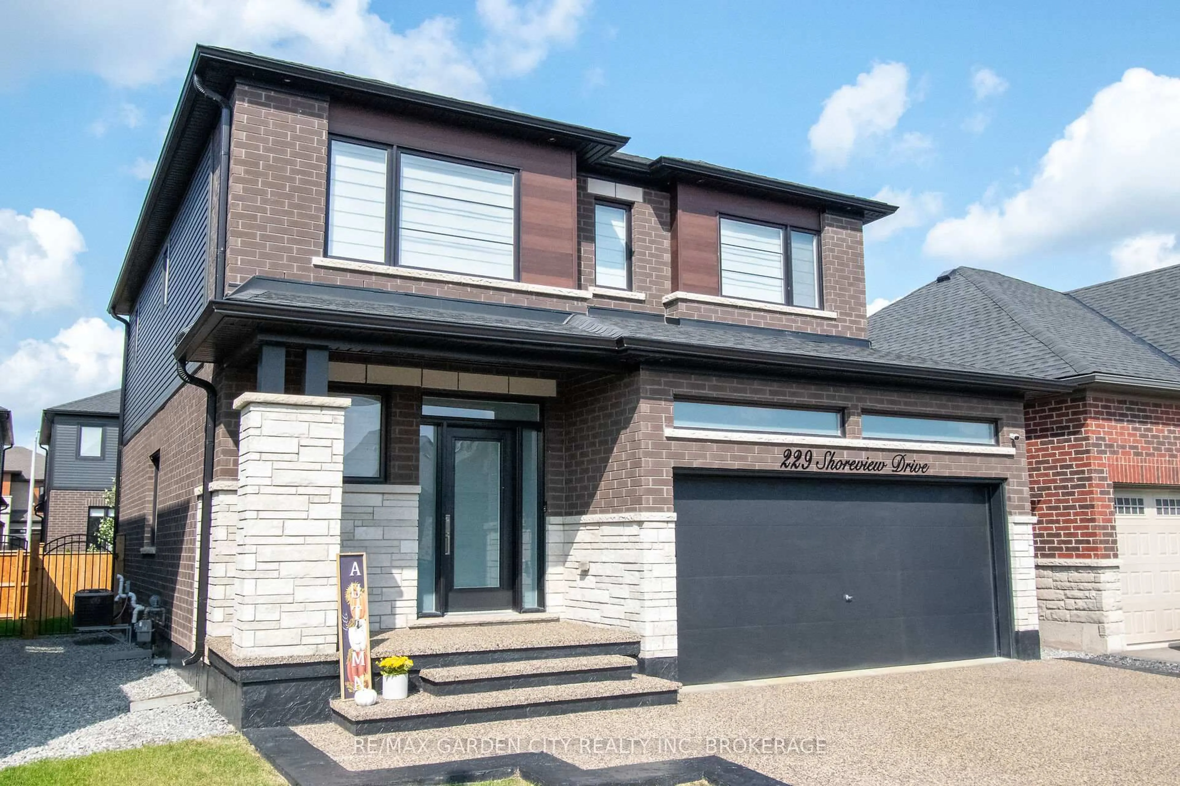 Home with brick exterior material, street for 229 Shoreview Dr, Welland Ontario L3B 0H3