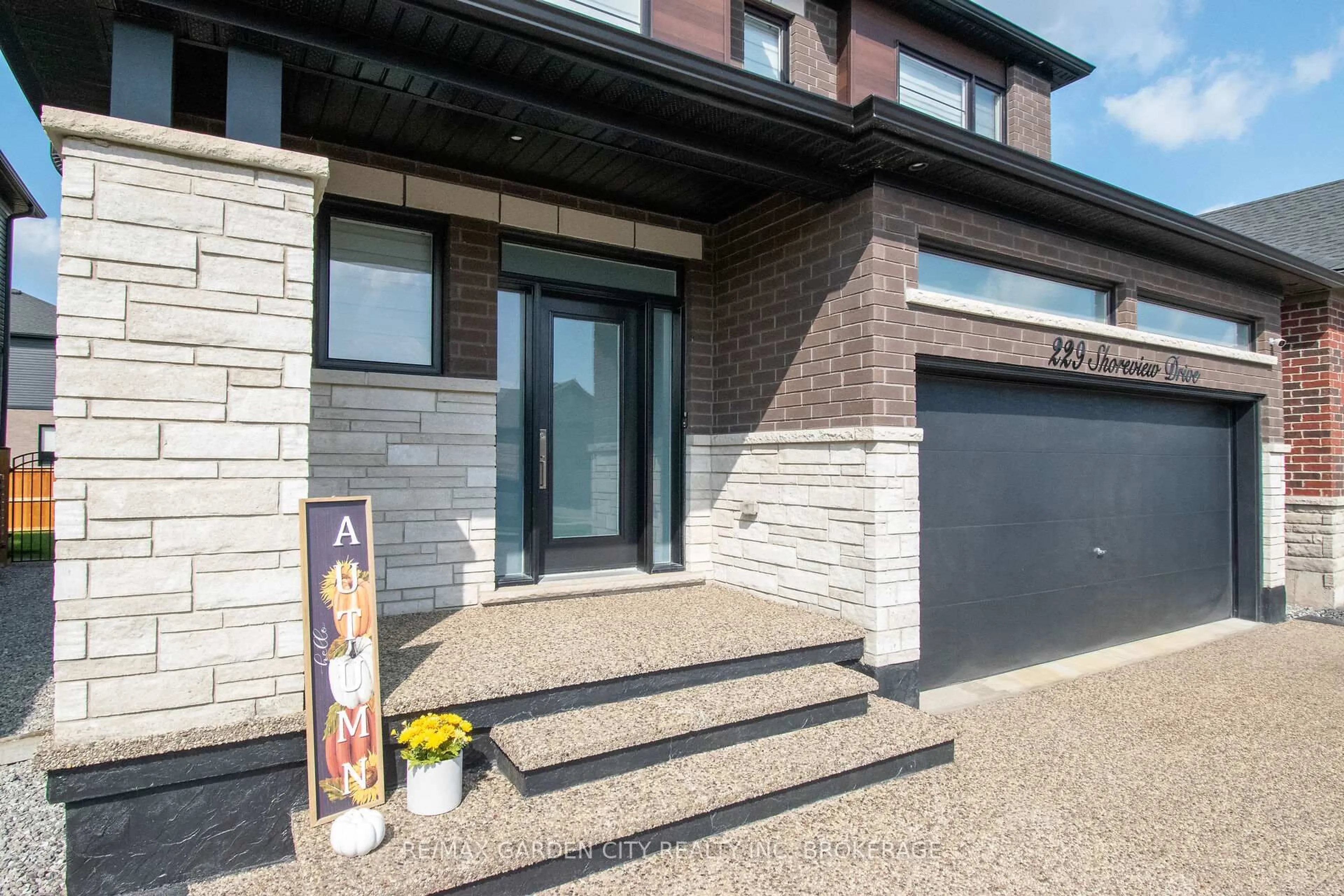 Home with brick exterior material, street for 229 Shoreview Dr, Welland Ontario L3B 0H3