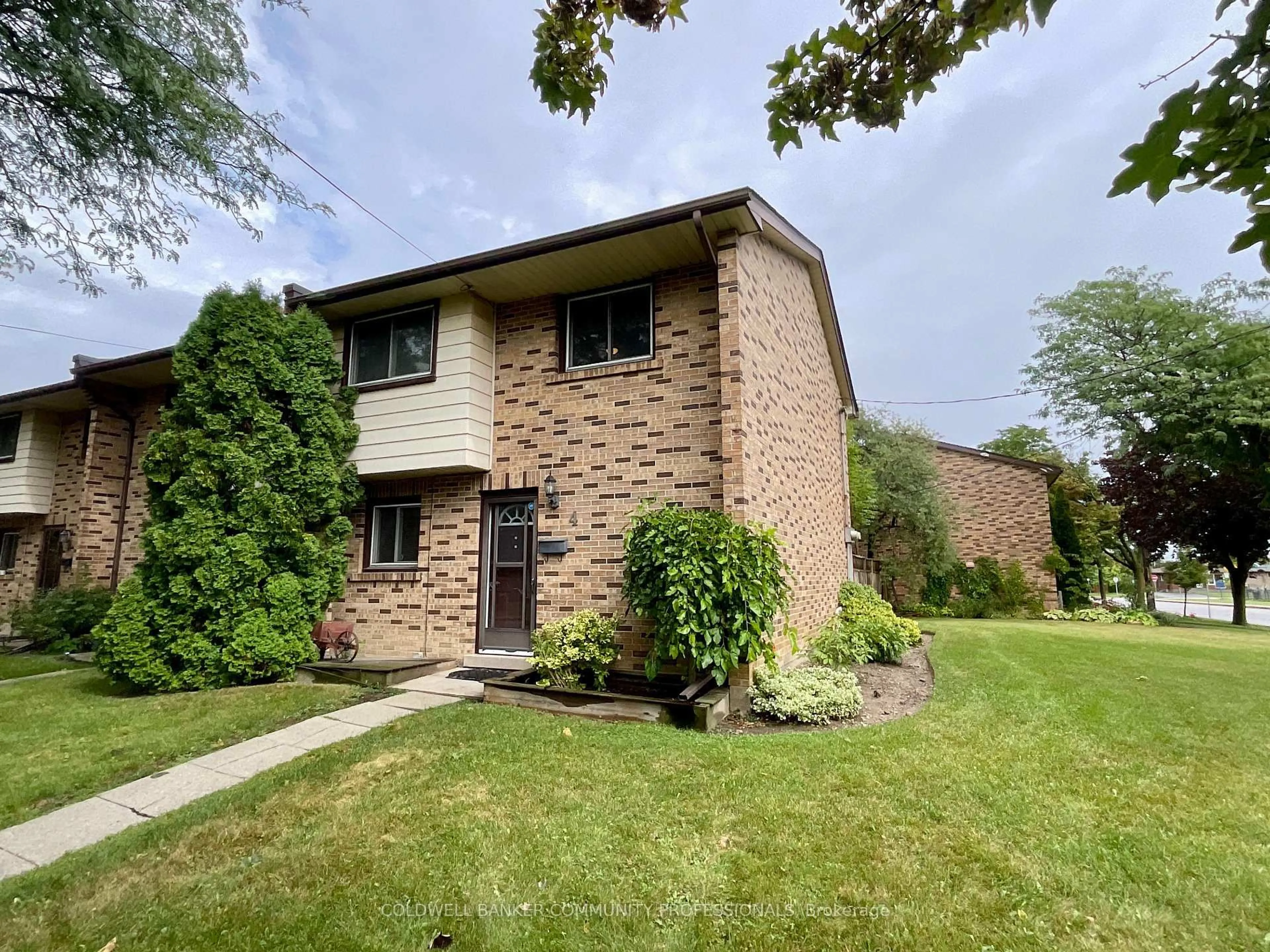 Home with brick exterior material, unknown for 4 Rosanne Cres #4, Hamilton Ontario L8T 2T7