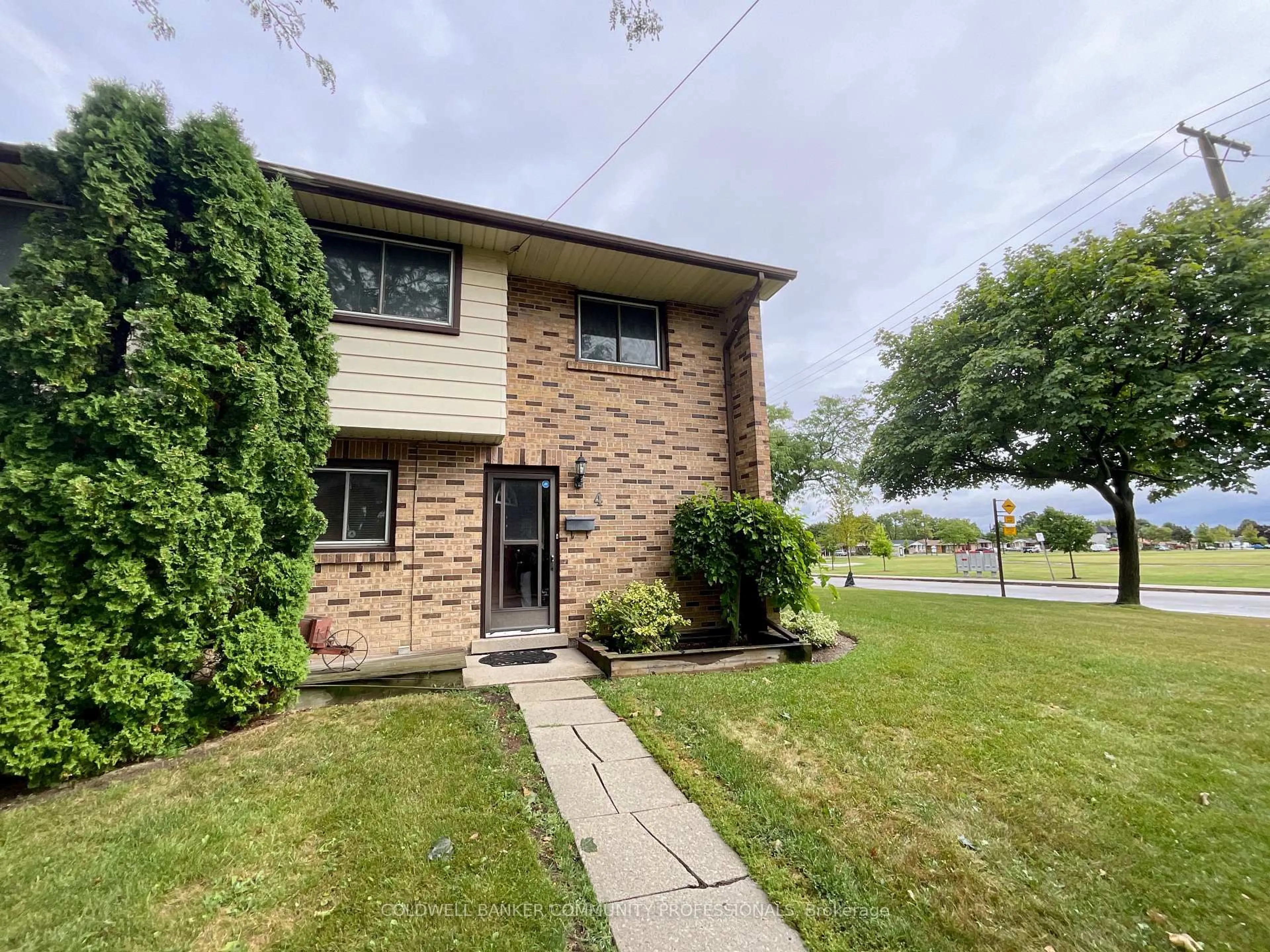 Unknown for 4 Rosanne Cres #4, Hamilton Ontario L8T 2T7