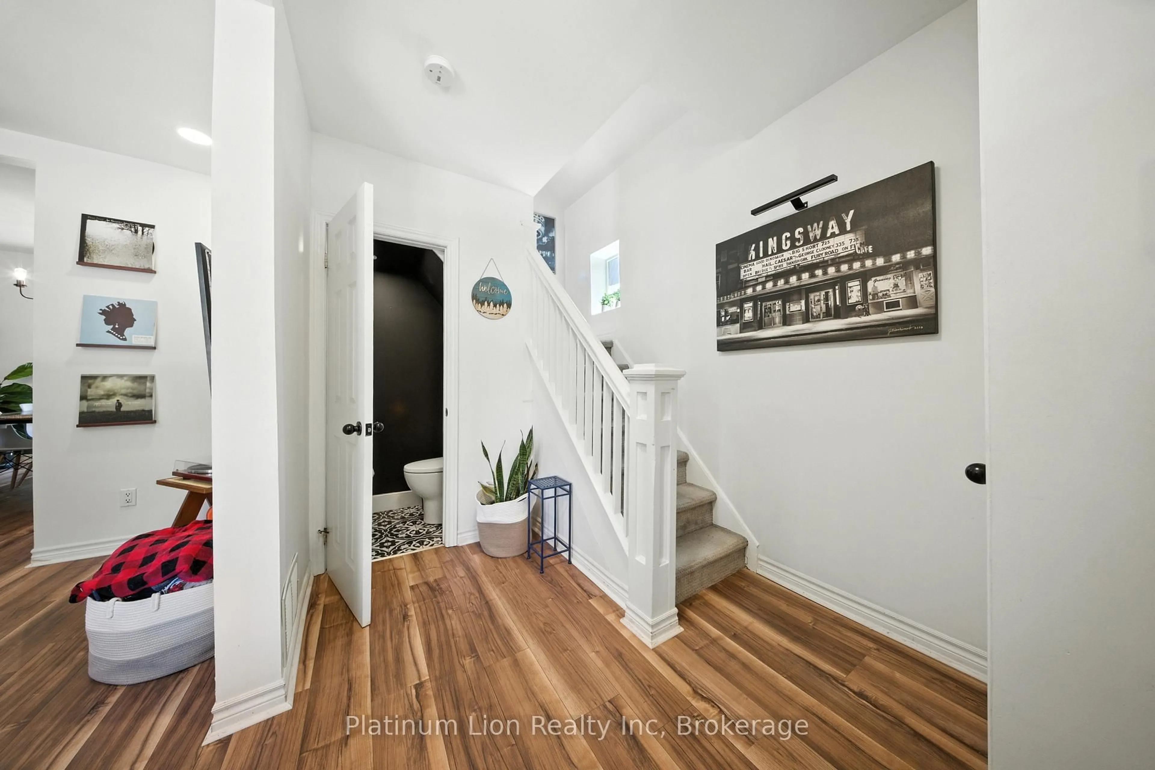 Indoor entryway for 49 East 31st St, Hamilton Ontario L8V 3N8