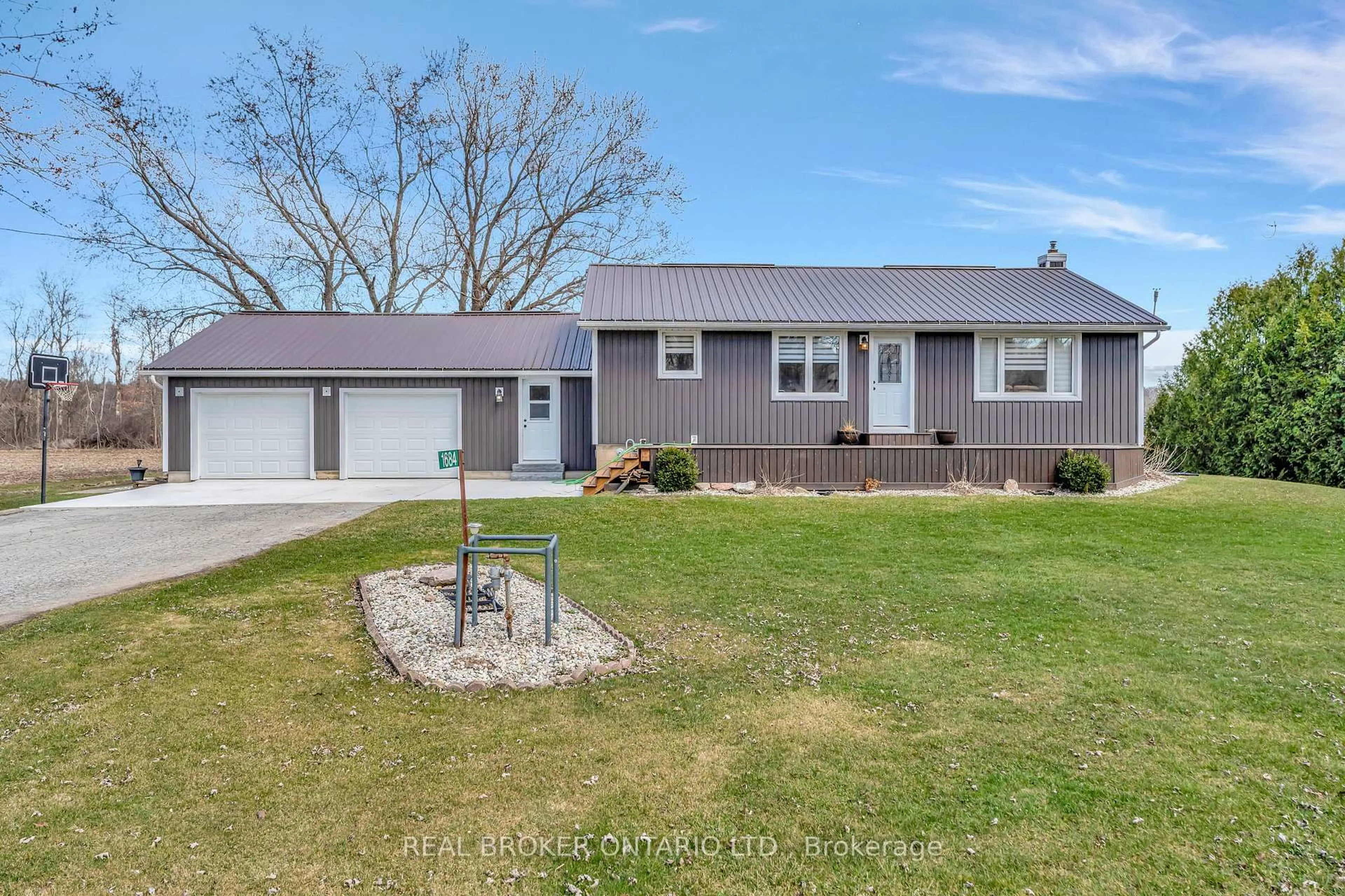 A pic from outside/outdoor area/front of a property/back of a property/a pic from drone, unknown for 1684 Hazen Rd, Norfolk Ontario N0E 1G0