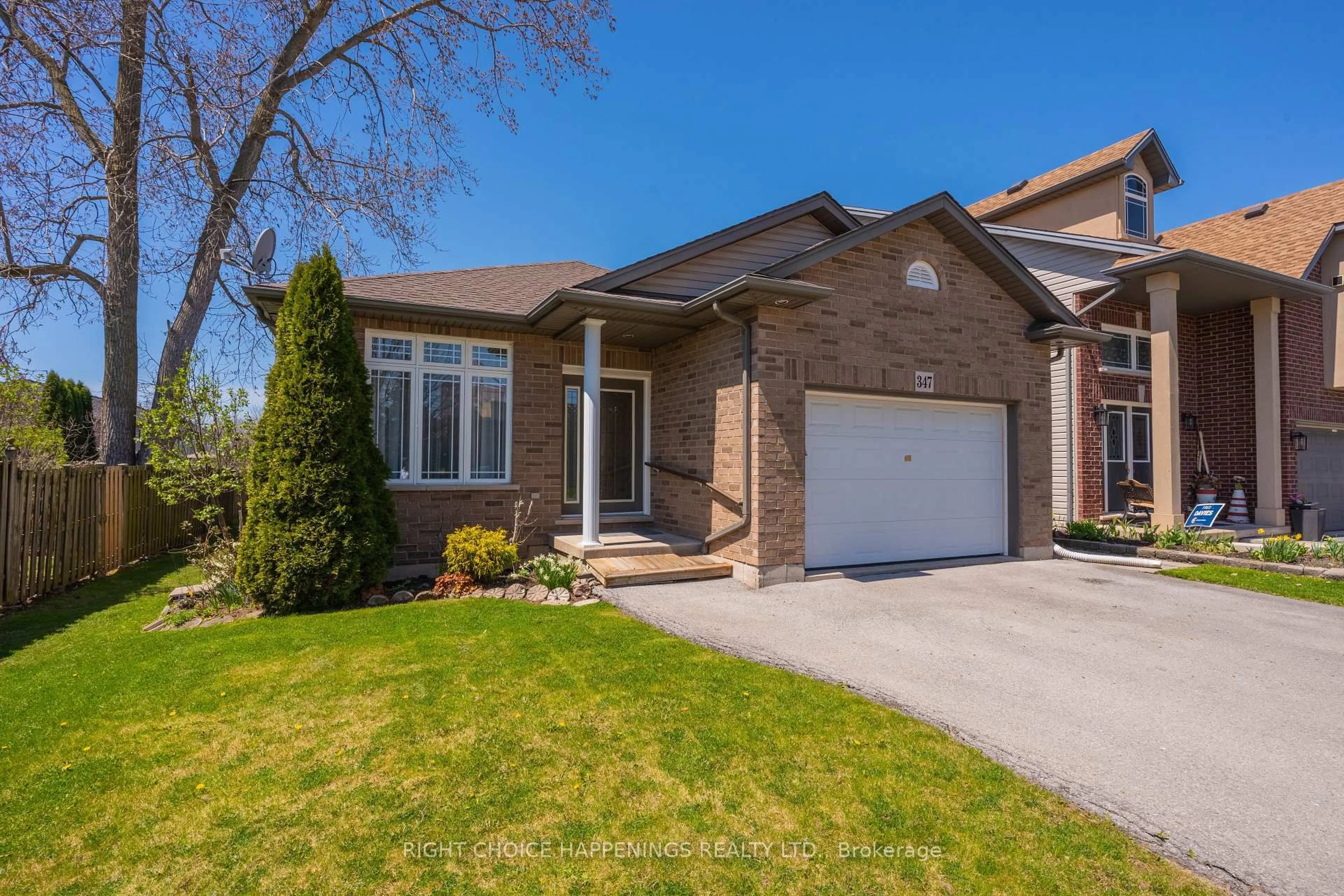 Home with brick exterior material, street for 347 Oakcrest Ave, Welland Ontario L3C 7K1