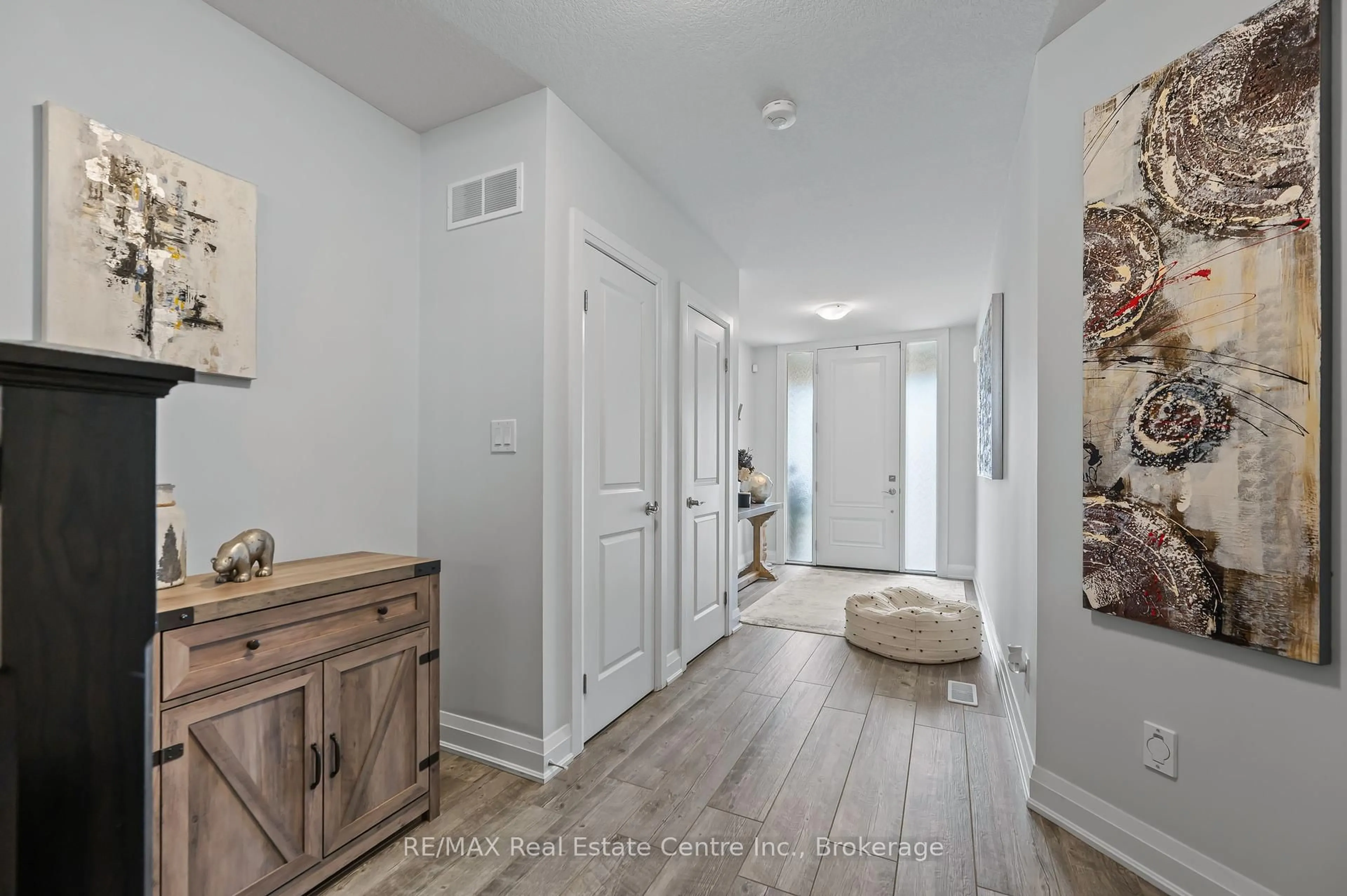 Indoor entryway for 271 Grey Silo Rd #21, Waterloo Ontario N2K 0E9
