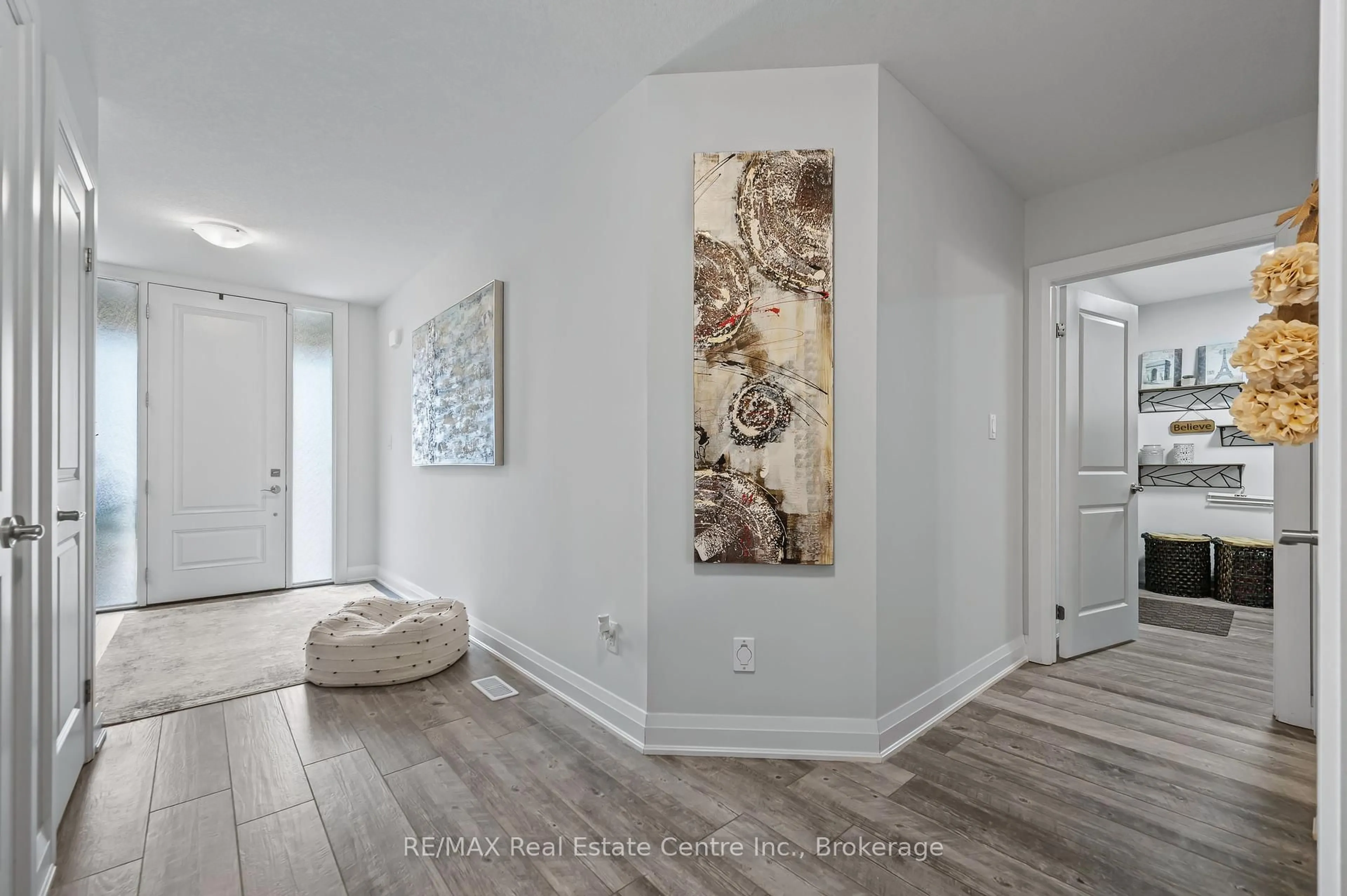 Indoor entryway for 271 Grey Silo Rd #21, Waterloo Ontario N2K 0E9