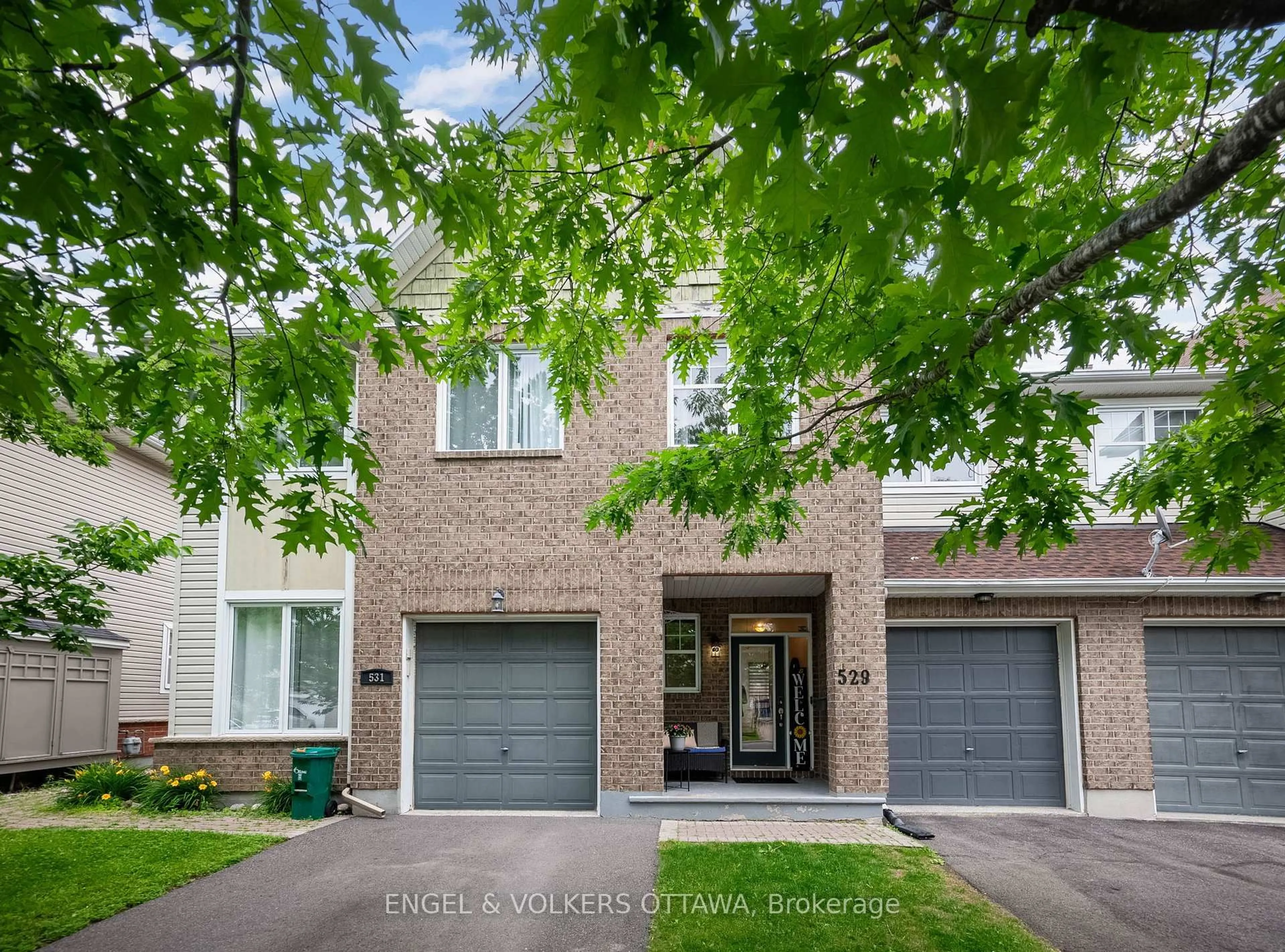 Home with brick exterior material, street for 529 Devonwood Circ, Ottawa Ontario K1T 4E4