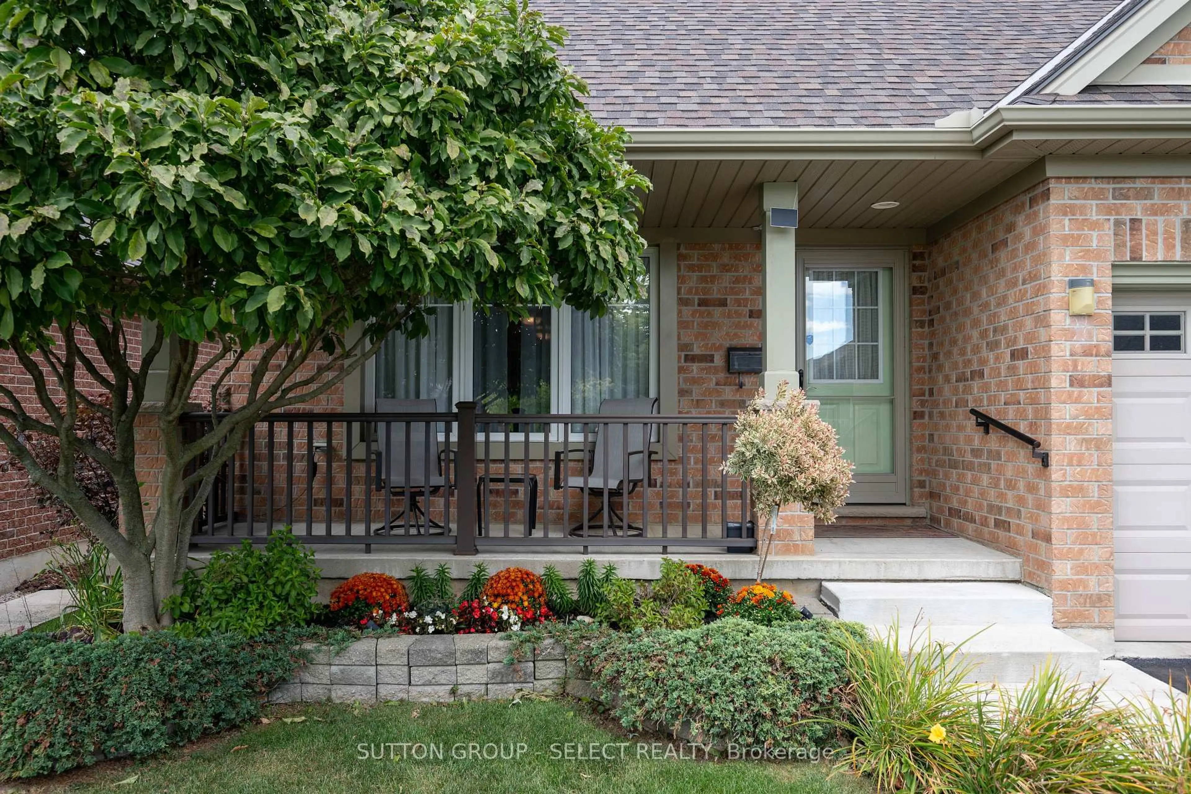 Patio, street for 111 SOUTHGATE Pkwy, St. Thomas Ontario N5R 0A2