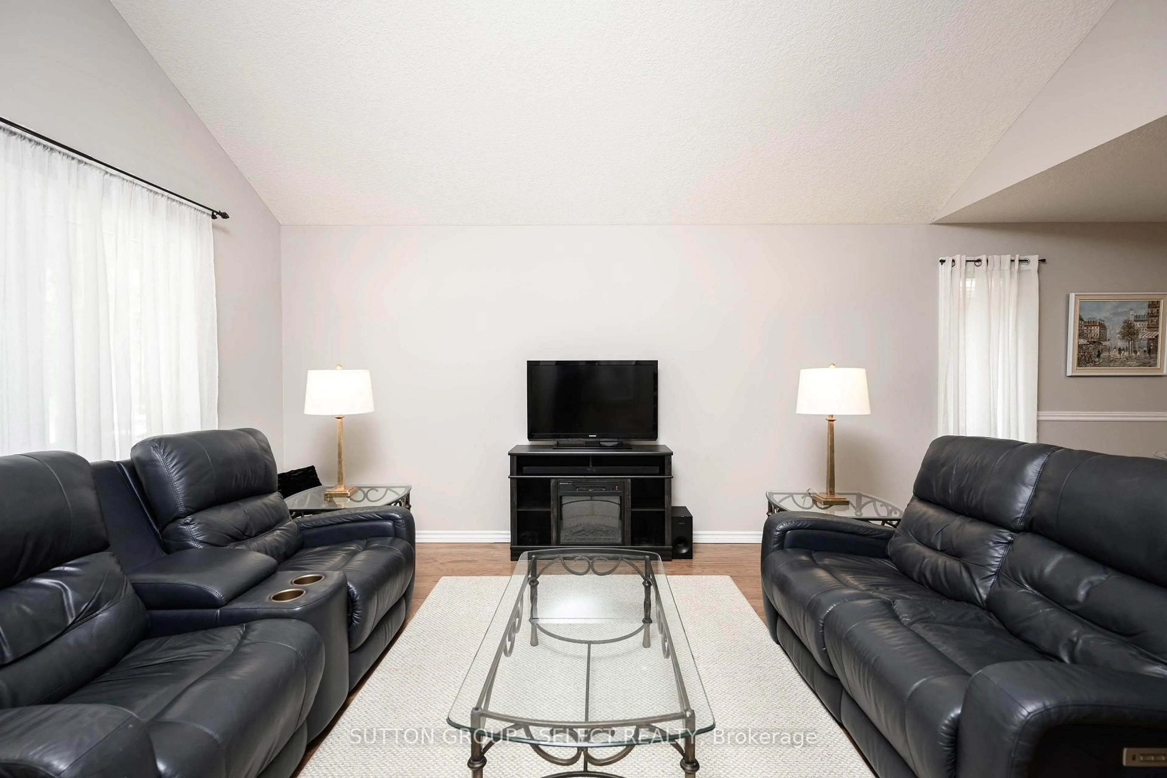 Living room with furniture, unknown for 111 SOUTHGATE Pkwy, St. Thomas Ontario N5R 0A2