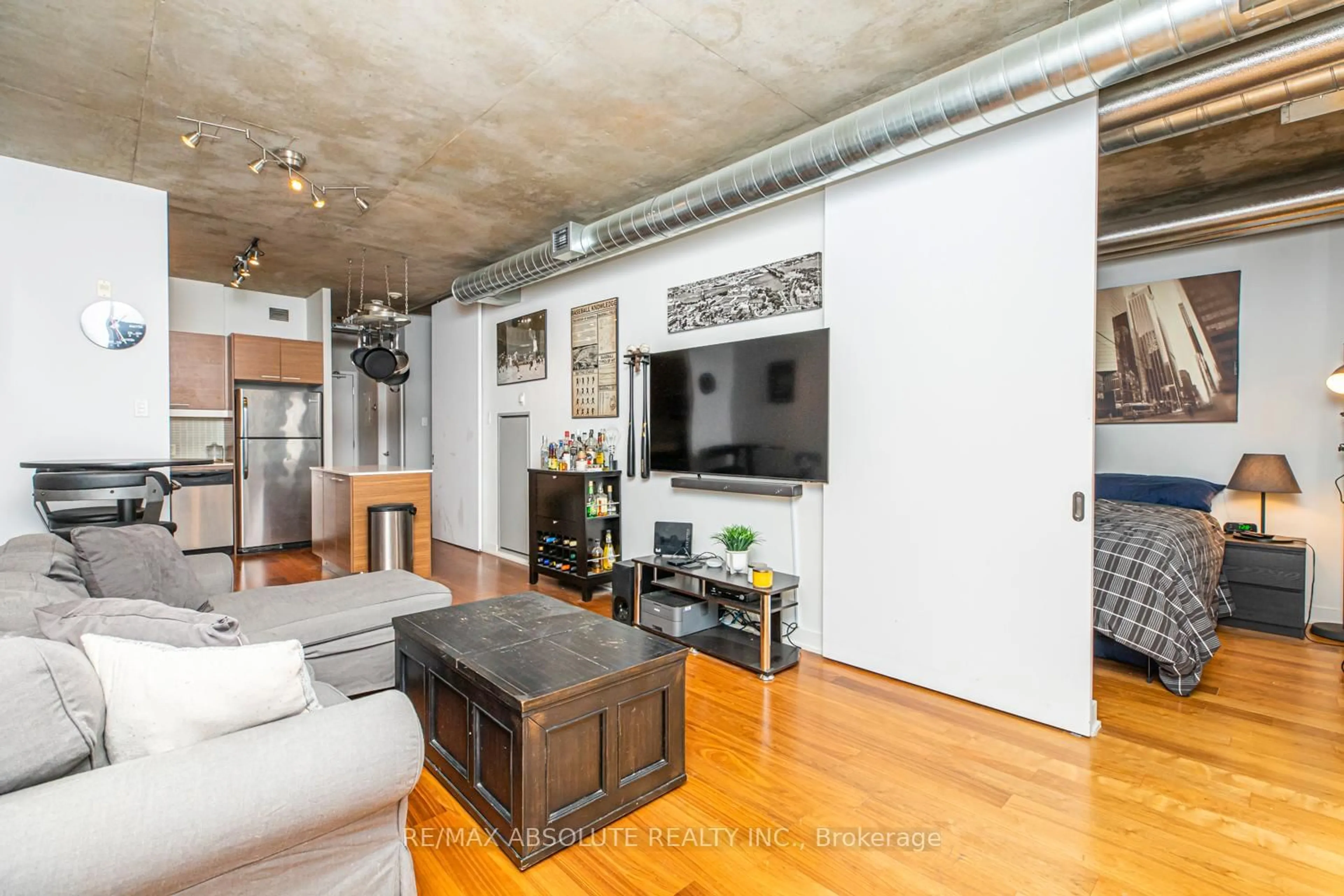 Unknown for 349 Mcleod St #422, Ottawa Ontario K2P 0S1