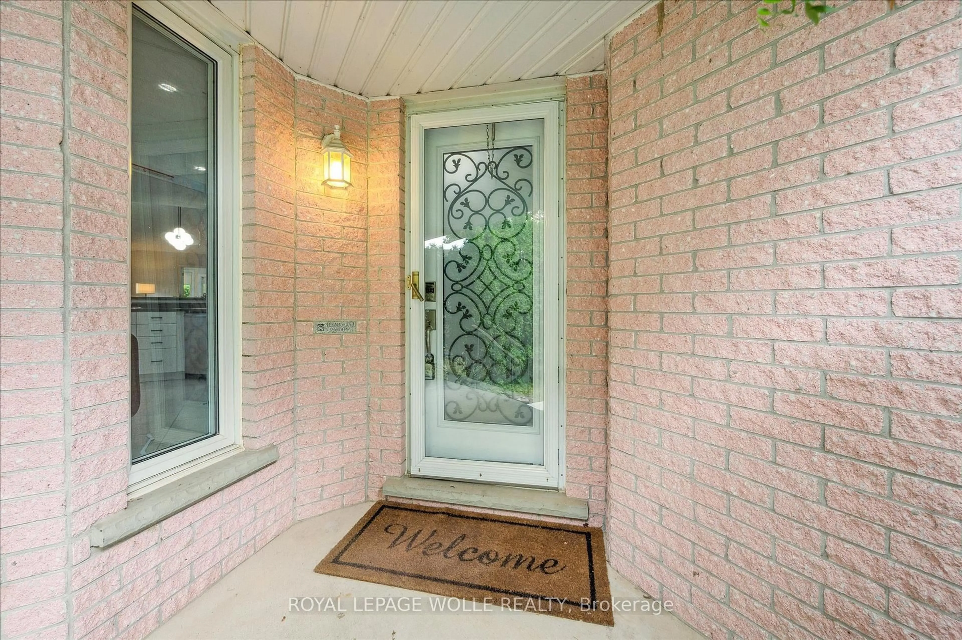 Indoor entryway for 22 WINDWARD Pl, Kitchener Ontario N2N 3H8