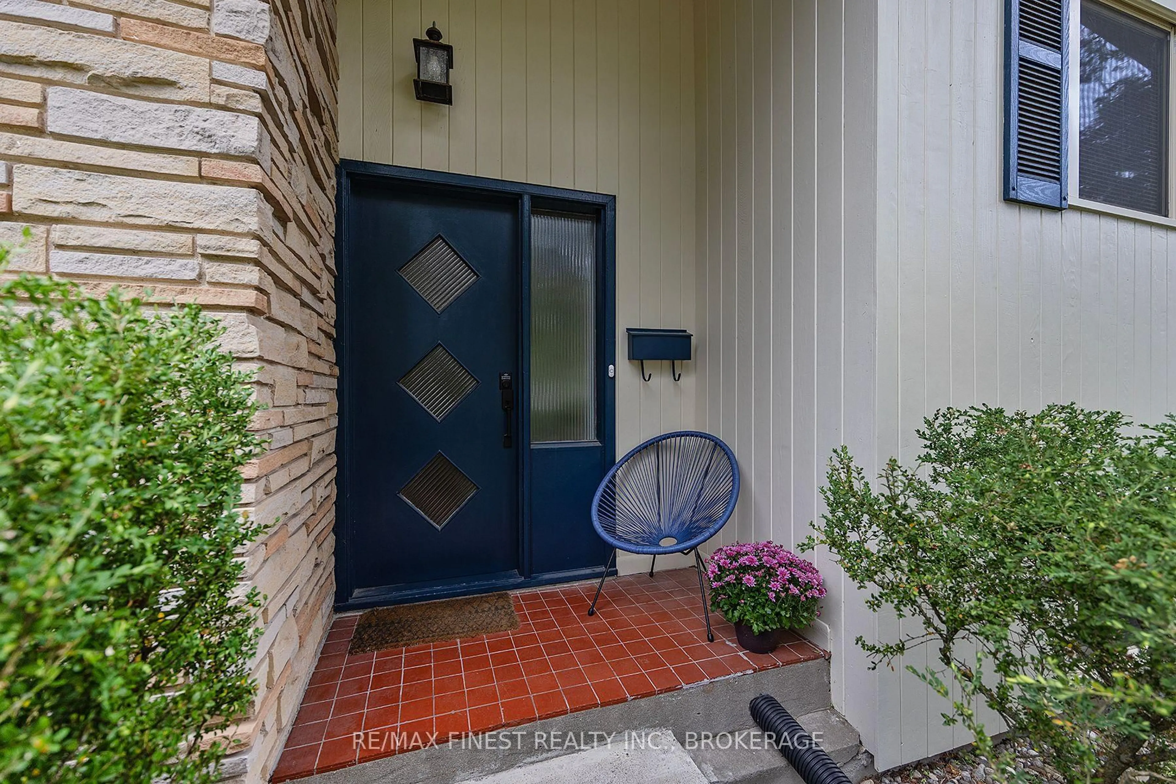 Indoor entryway for 1088 Johnson St, Kingston Ontario K7M 2N5