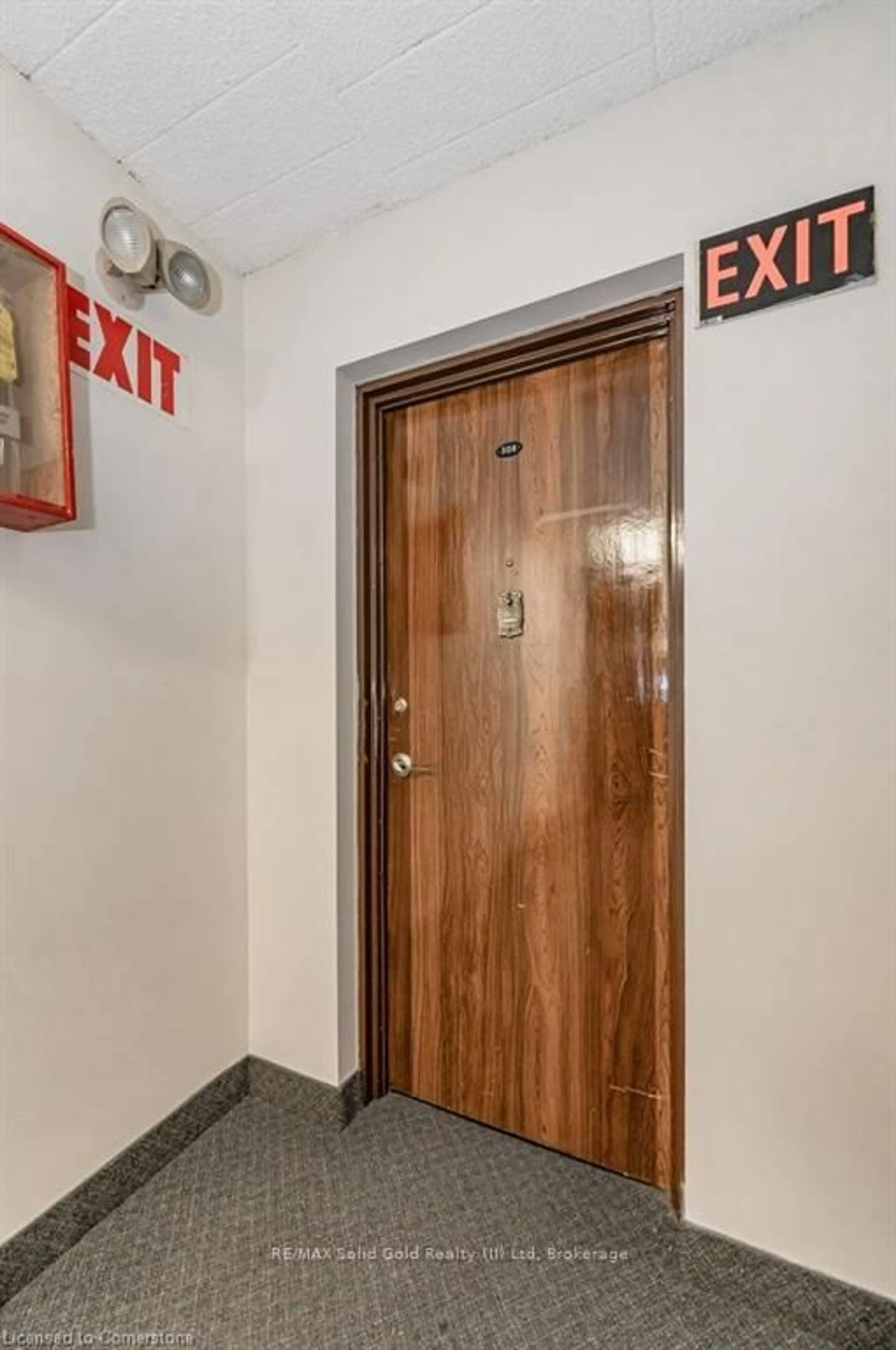 Indoor entryway for 75 Hazelglen Dr #308, Kitchener Ontario N2M 2E2