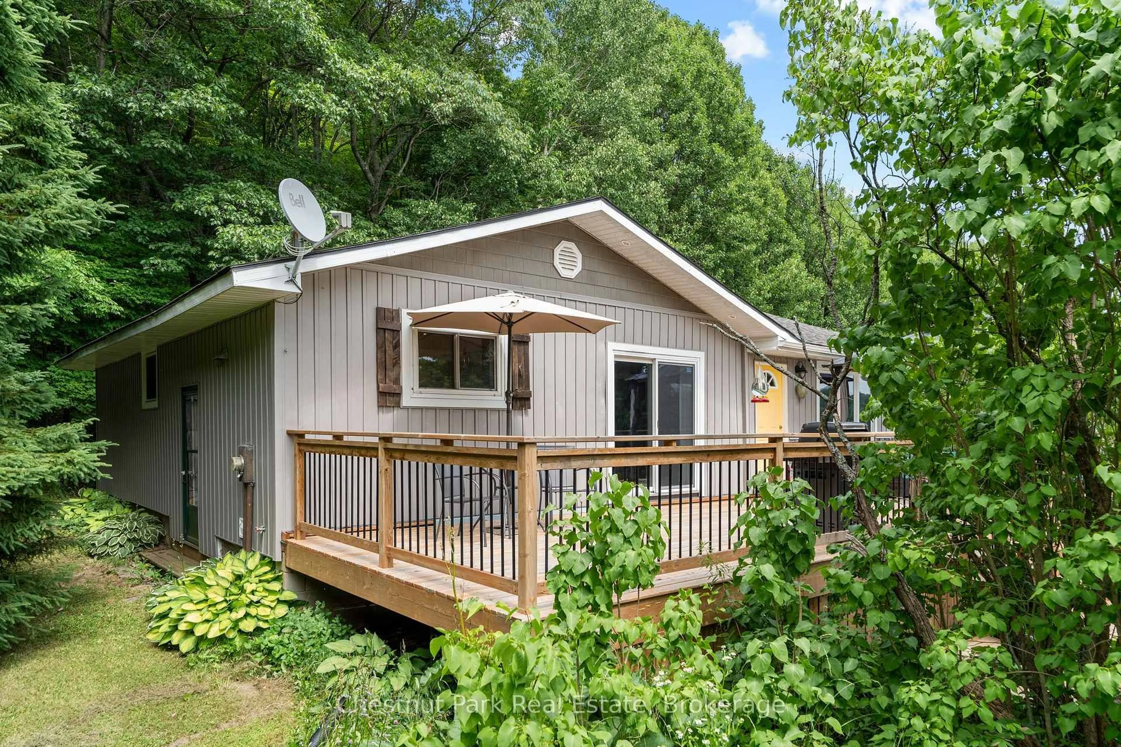Home with vinyl exterior material, unknown for 1922 141 Highway, Muskoka Lakes Ontario P0B 1M0