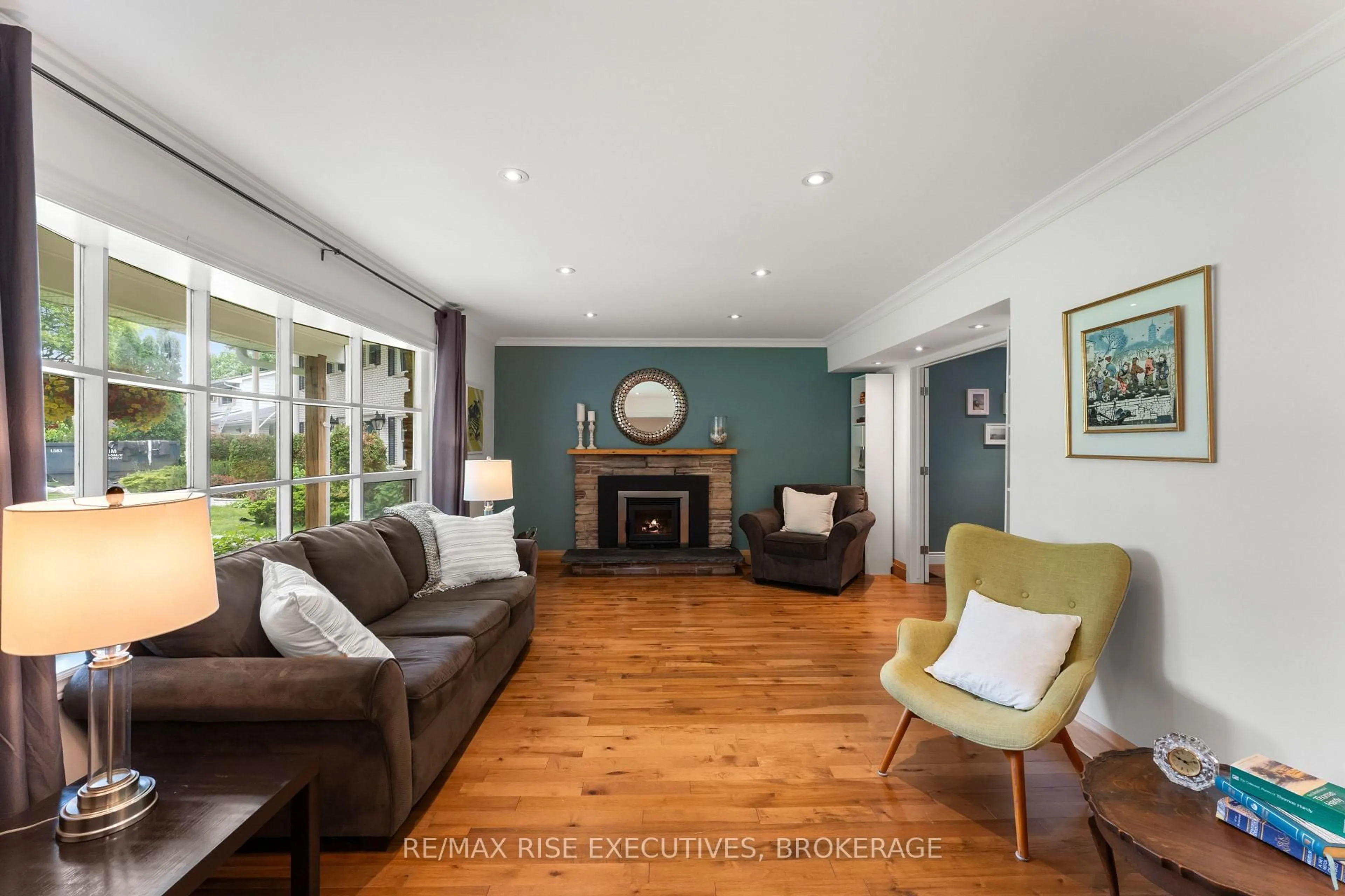 Living room with furniture, wood/laminate floor for 115 Fairway Hill Cres, Kingston Ontario K7M 2B5
