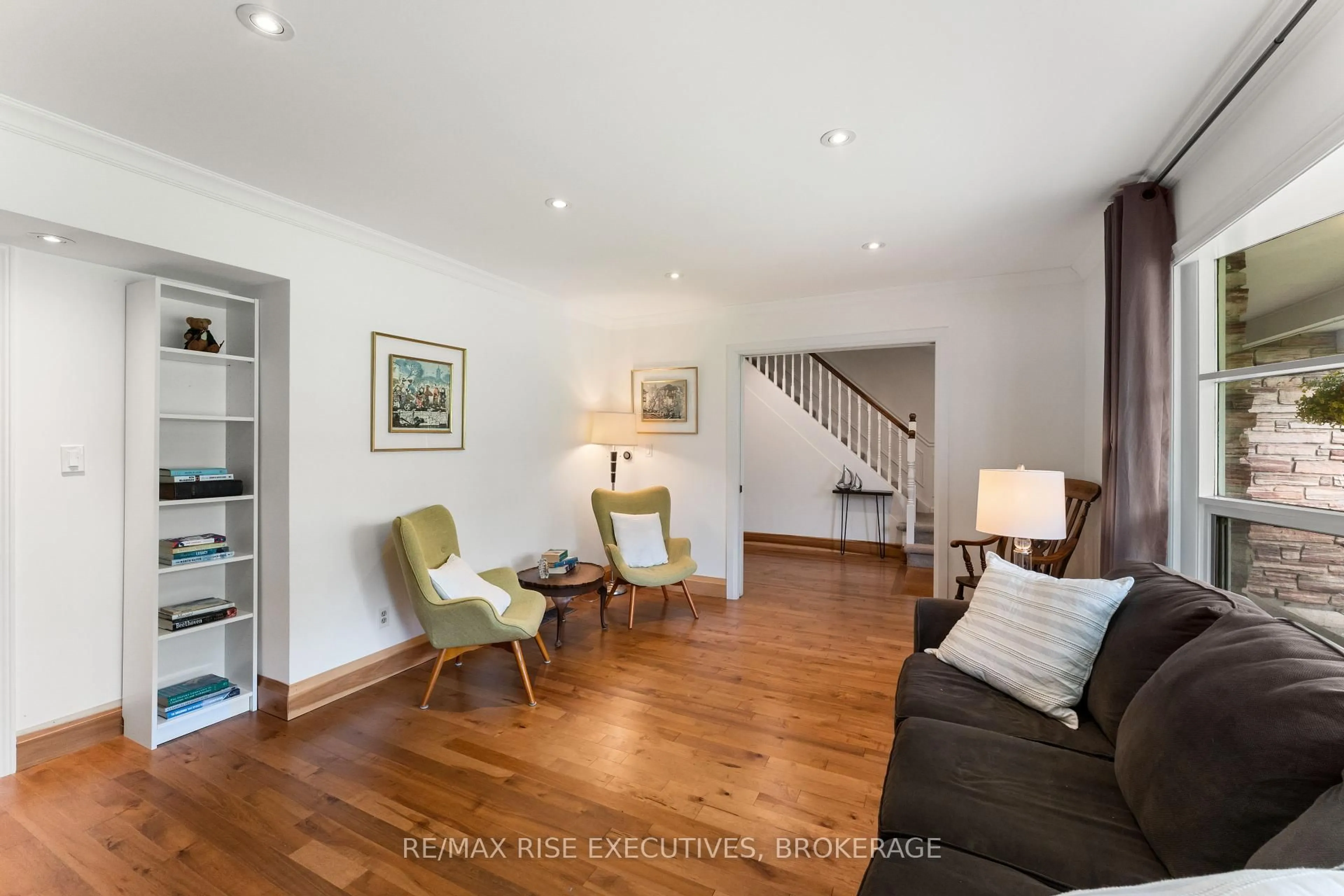 Living room with furniture, wood/laminate floor for 115 Fairway Hill Cres, Kingston Ontario K7M 2B5