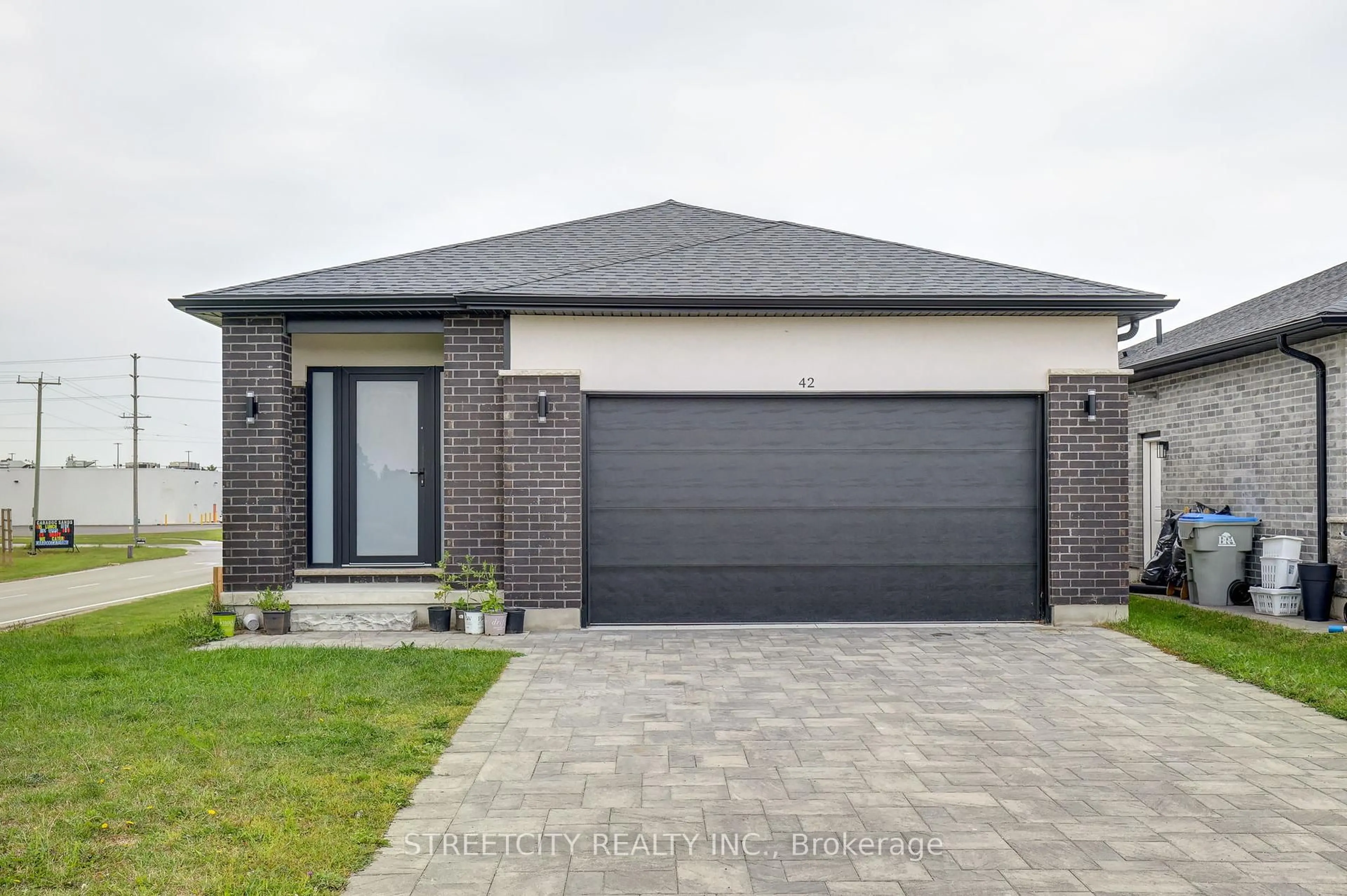 Home with brick exterior material, street for 42 Alexander Circ, Strathroy-Caradoc Ontario N7G 0B5
