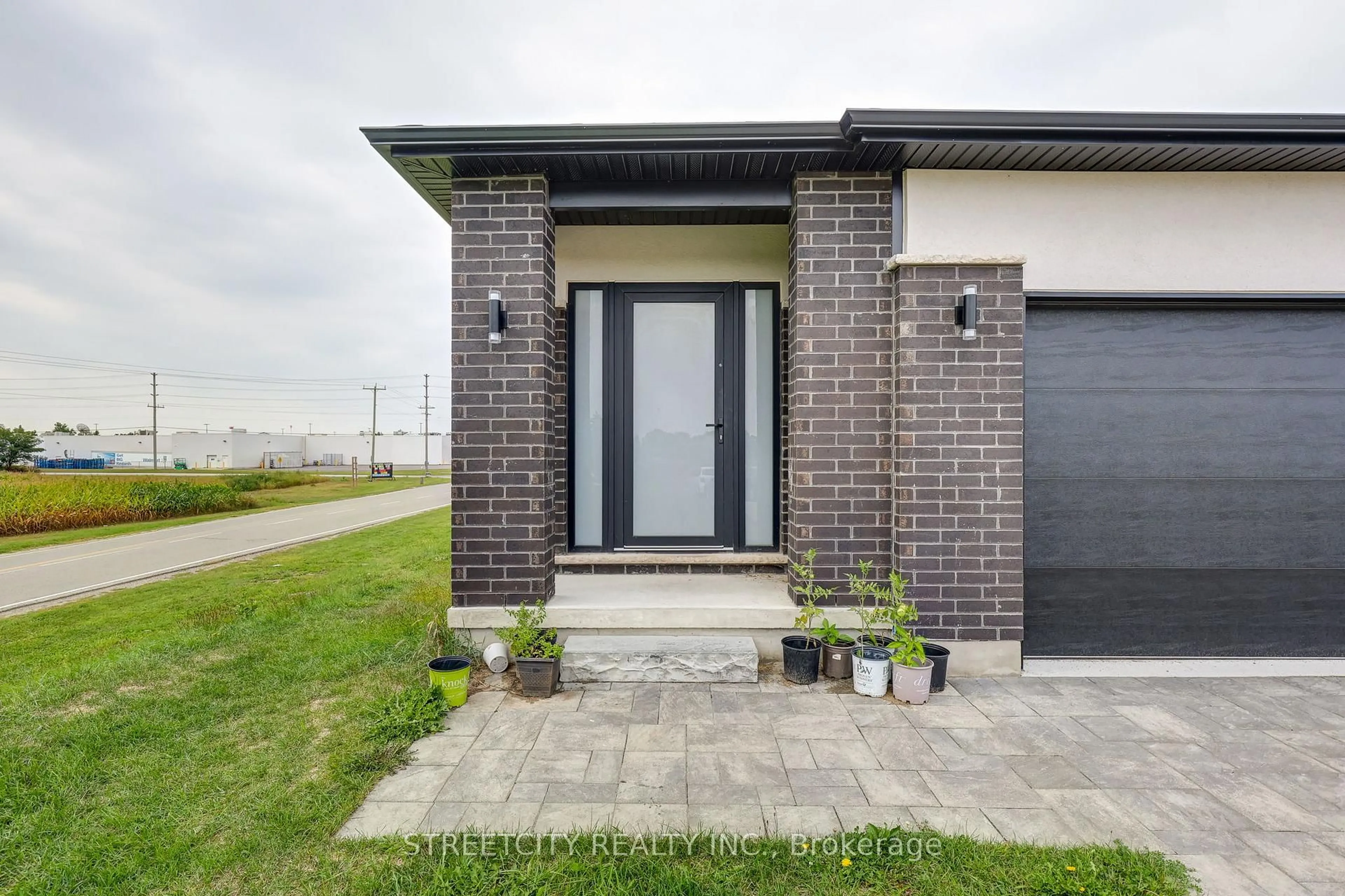 Home with brick exterior material, street for 42 Alexander Circ, Strathroy-Caradoc Ontario N7G 0B5