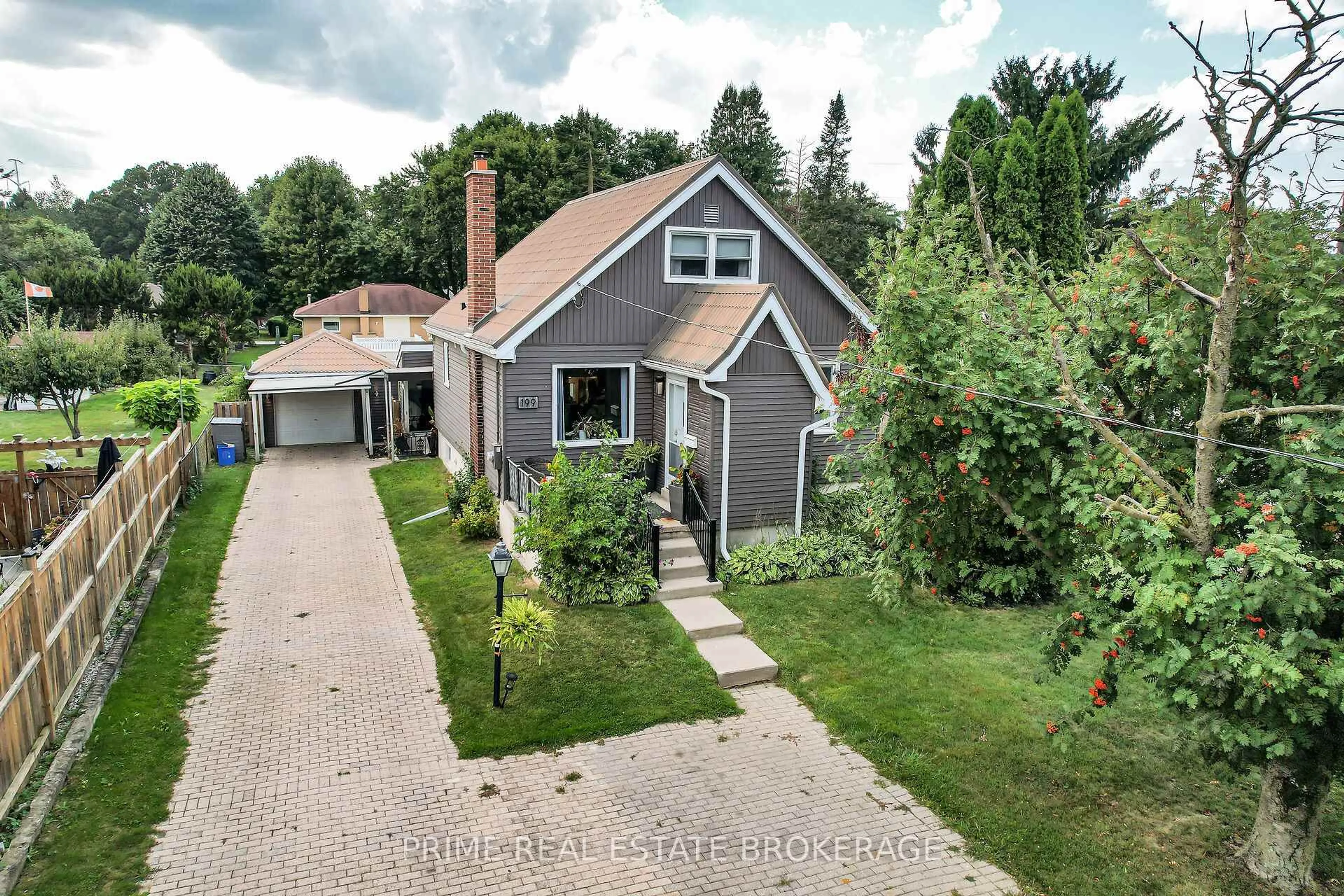 A pic from outside/outdoor area/front of a property/back of a property/a pic from drone, street for 199 Vancouver St, London East Ontario N5W 4R5